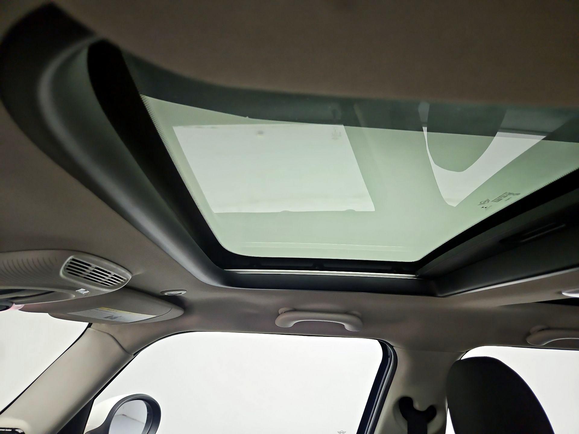 Thumbnail: 2015 MINI Cooper Hardtop - 20