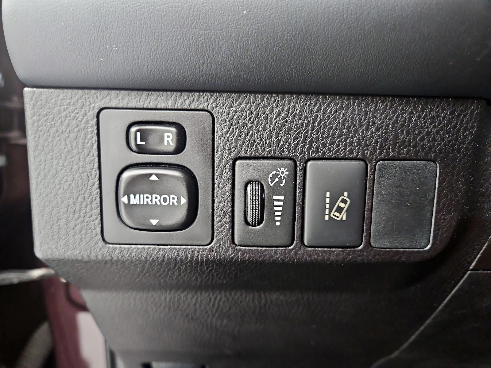 2018 Toyota RAV4 XLE - Photo 14
