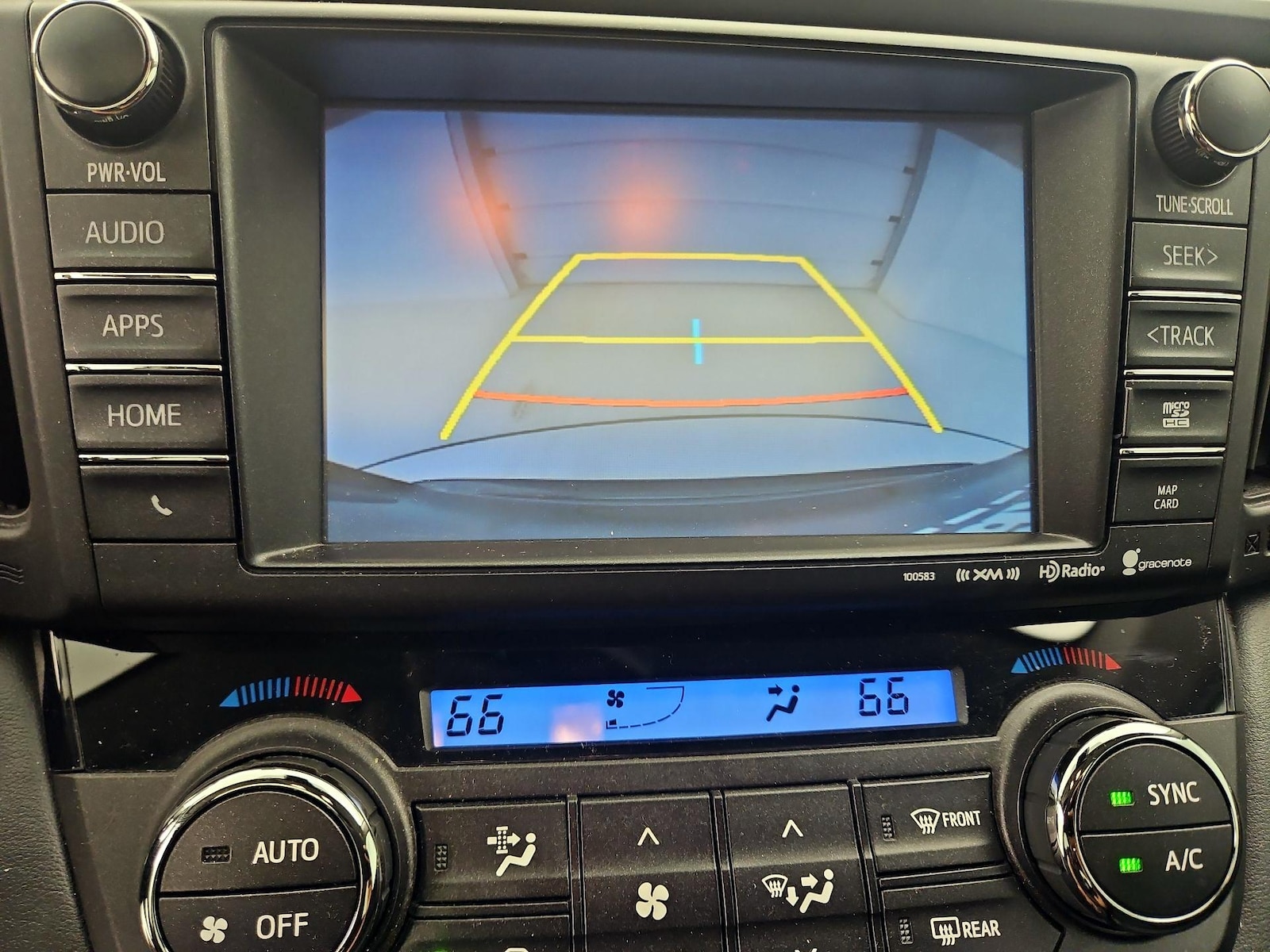 2018 Toyota RAV4 XLE - Photo 15