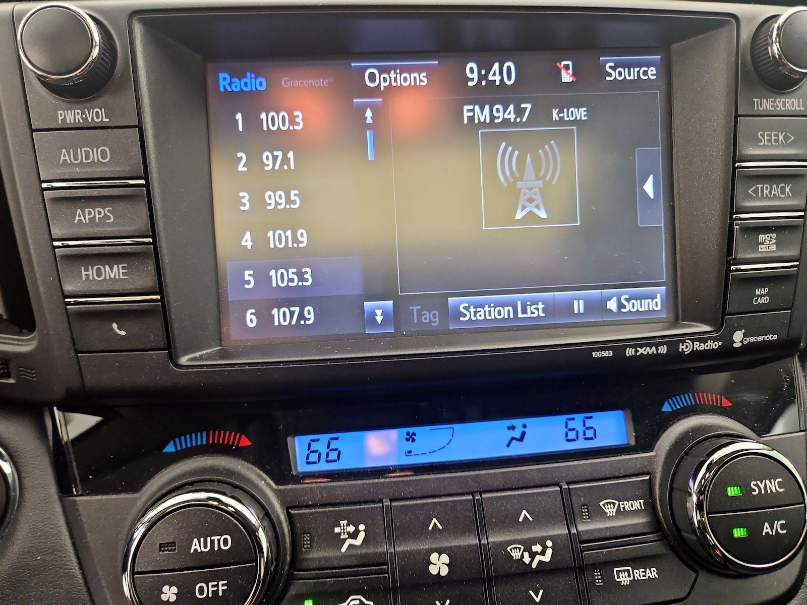 2018 Toyota RAV4 XLE - Photo 16