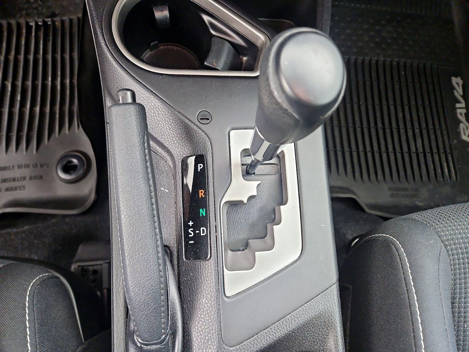 2018 Toyota RAV4 XLE - Photo 18