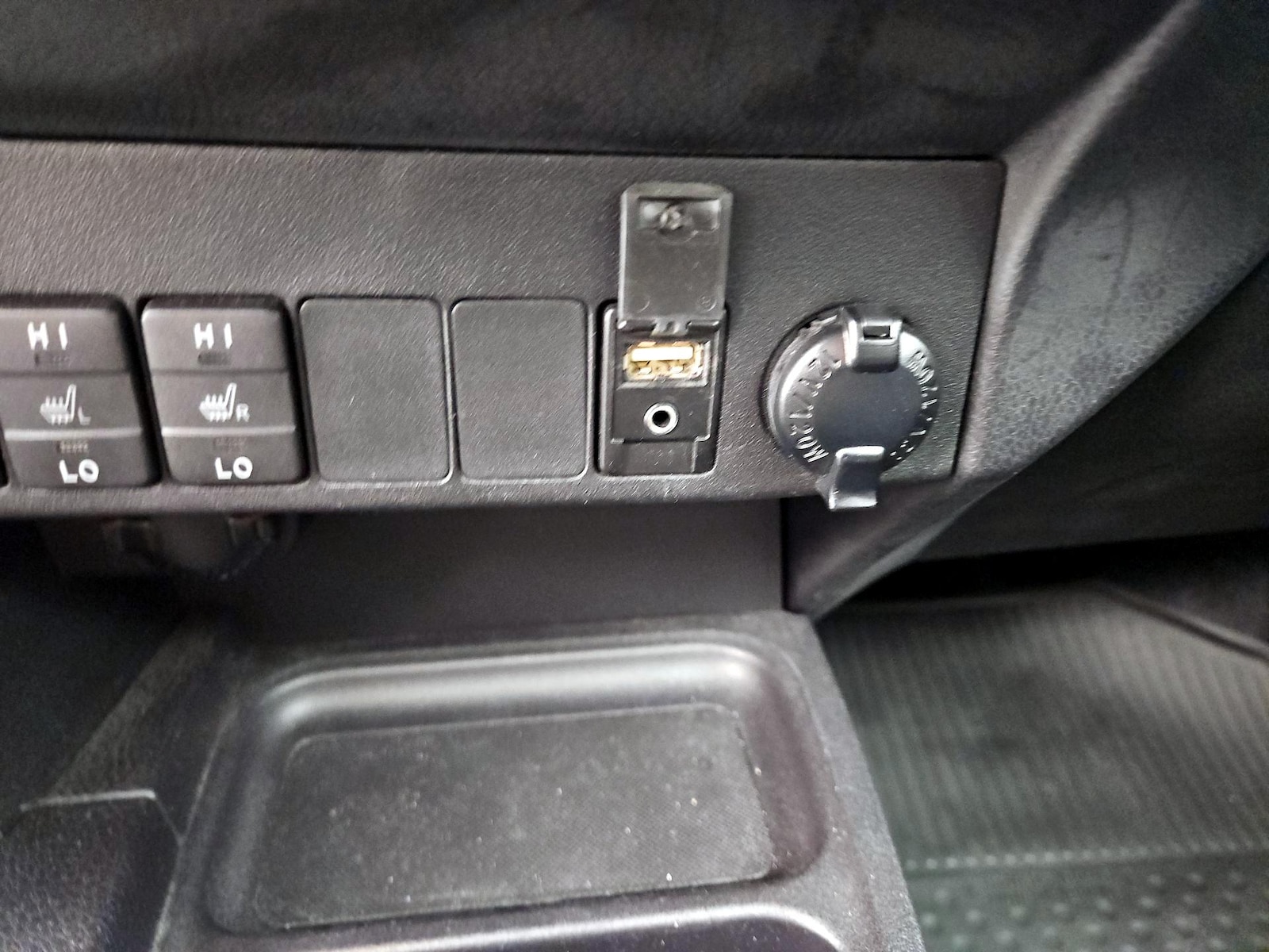 2018 Toyota RAV4 XLE - Photo 19