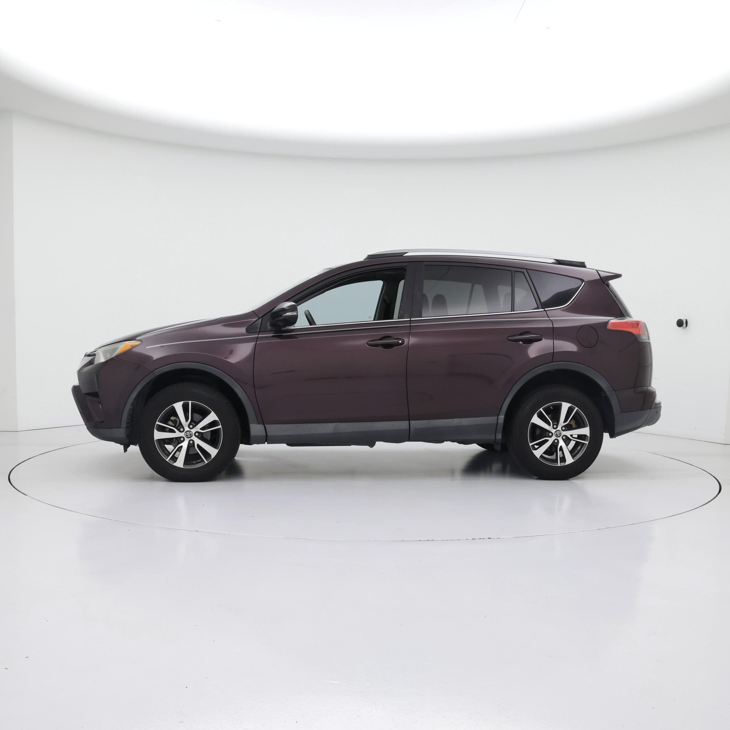 Thumbnail: 2018 Toyota RAV4 - 3