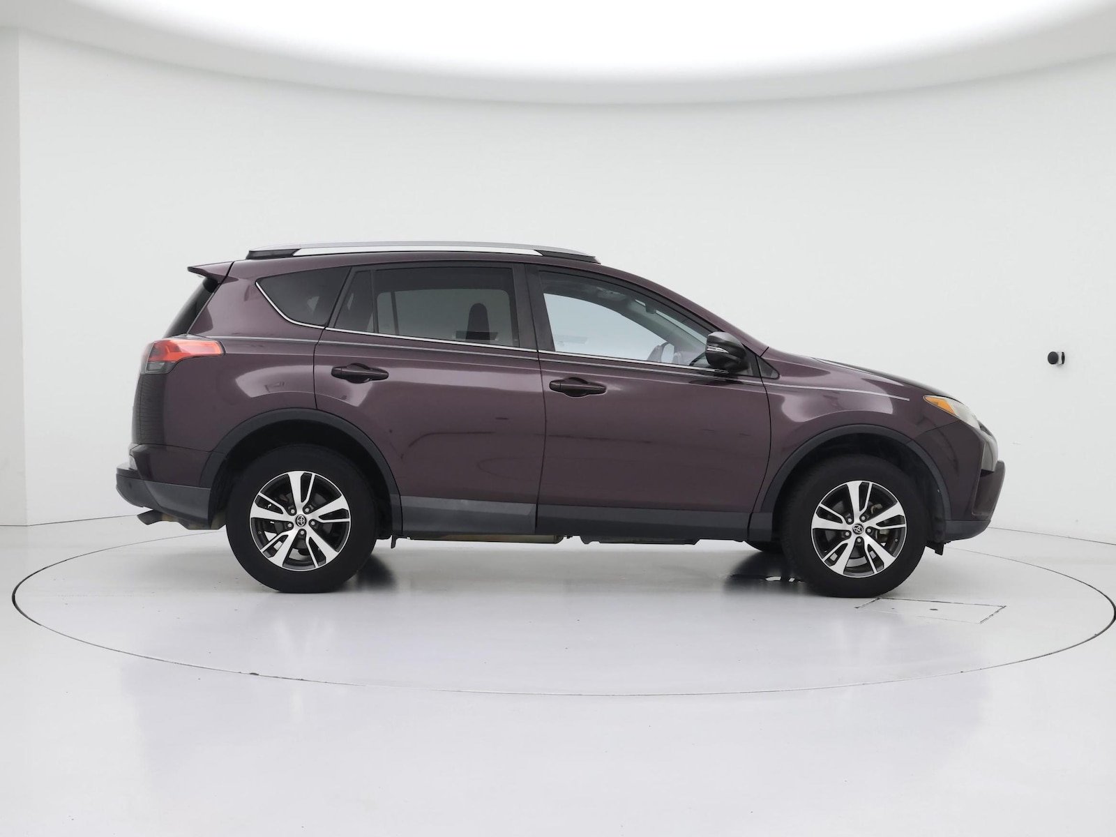 2018 Toyota RAV4 XLE - Photo 8