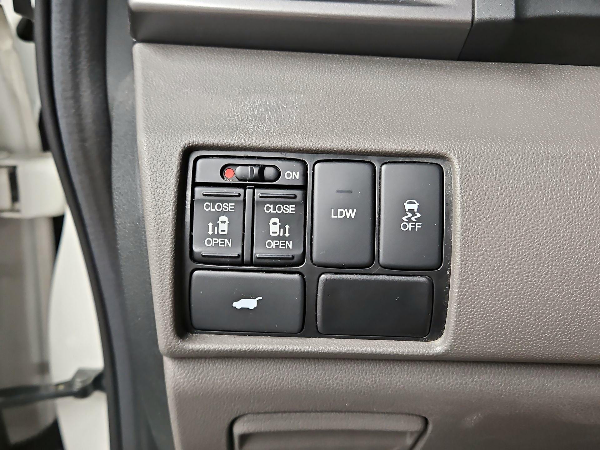 Thumbnail: 2014 Honda Odyssey - 13