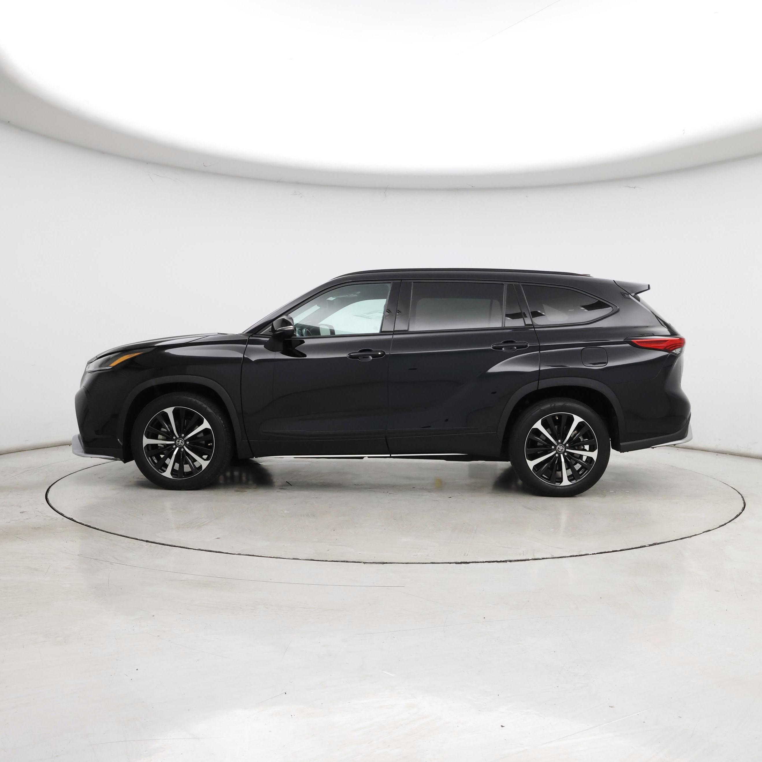 Thumbnail: 2021 Toyota Highlander - 3