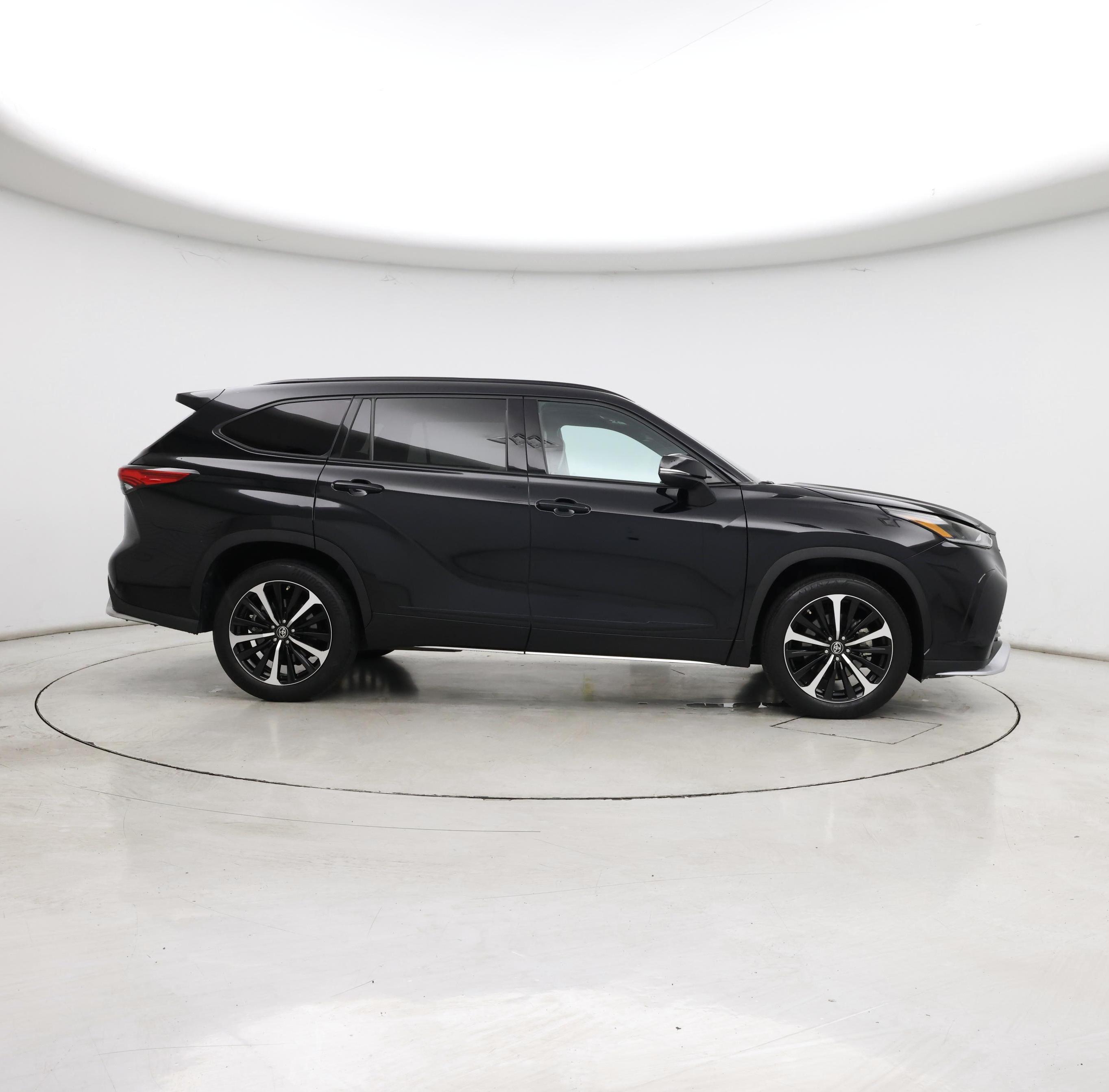 Thumbnail: 2021 Toyota Highlander - 7