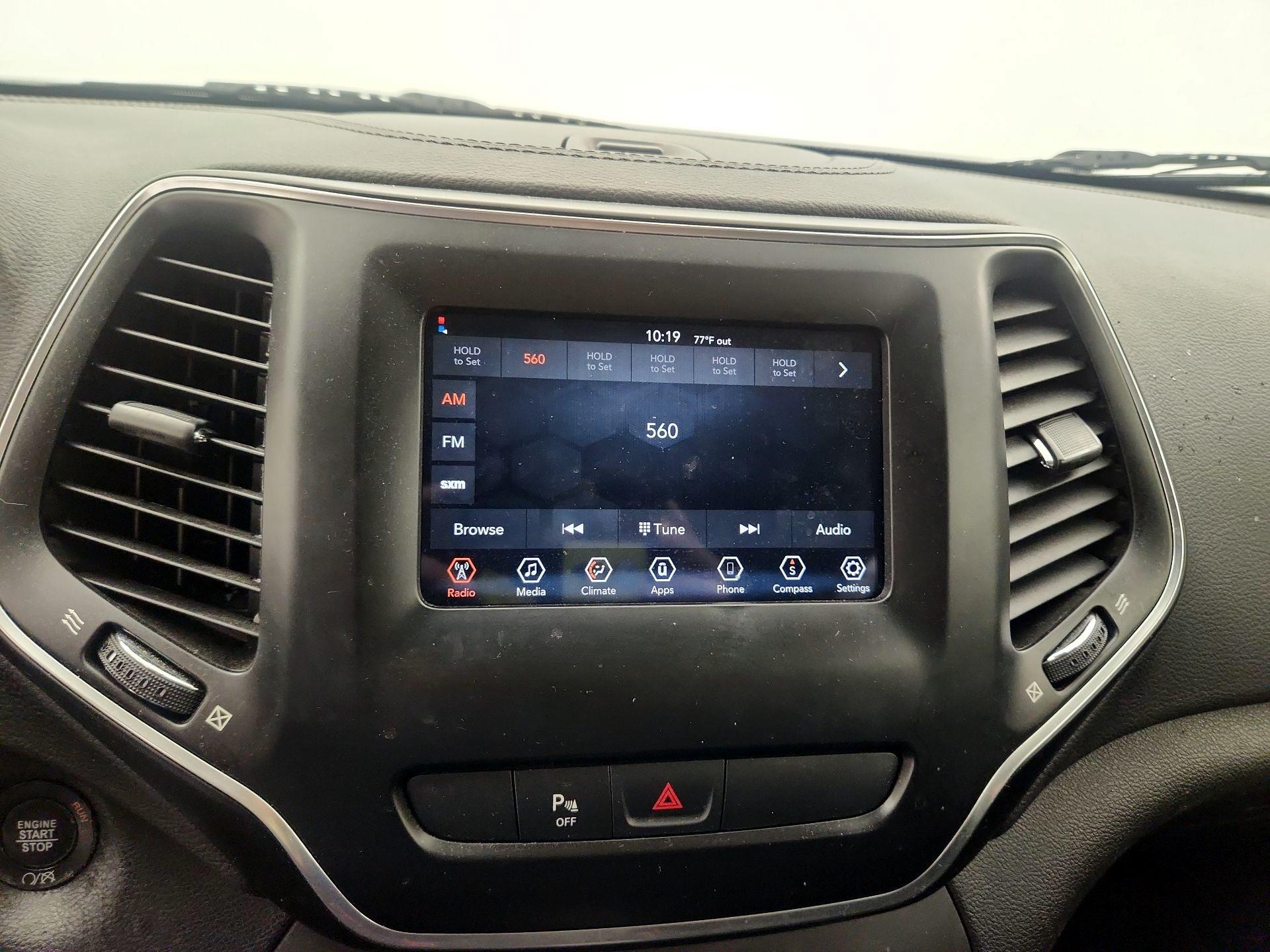 Thumbnail: 2019 Jeep Cherokee - 14