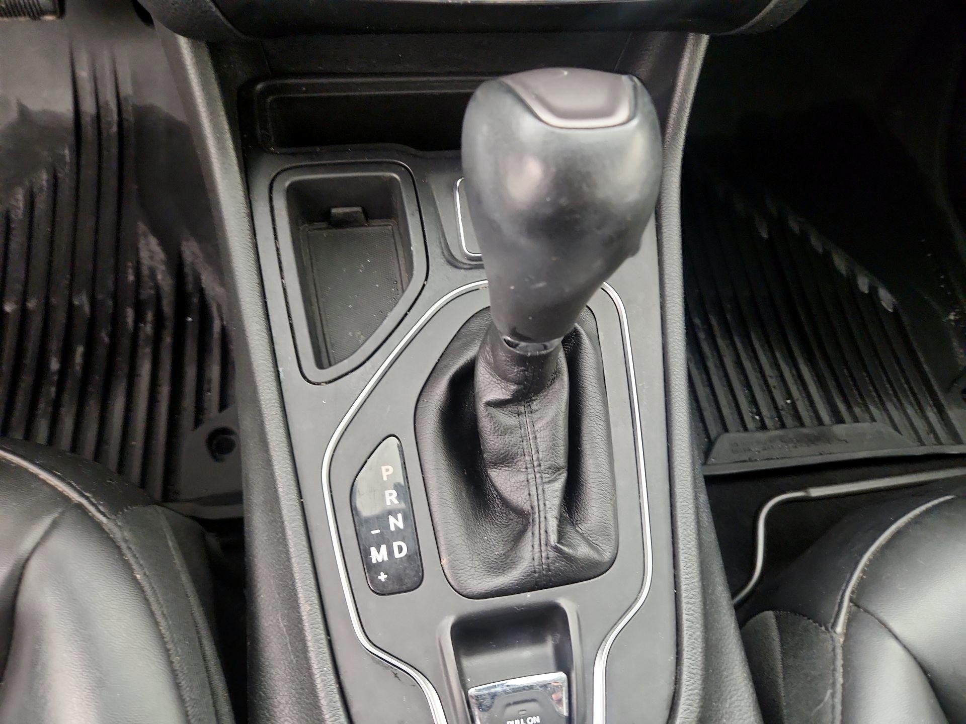 Thumbnail: 2019 Jeep Cherokee - 16