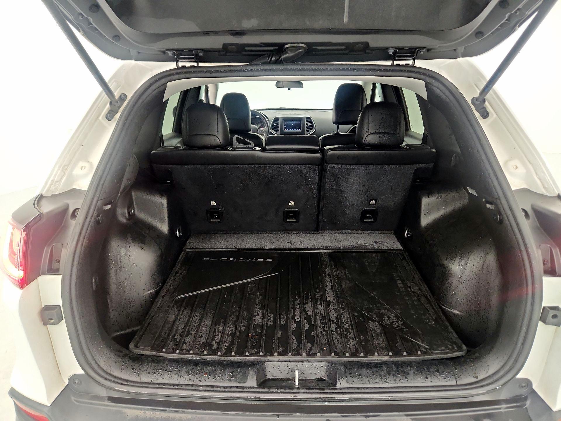 Thumbnail: 2019 Jeep Cherokee - 19