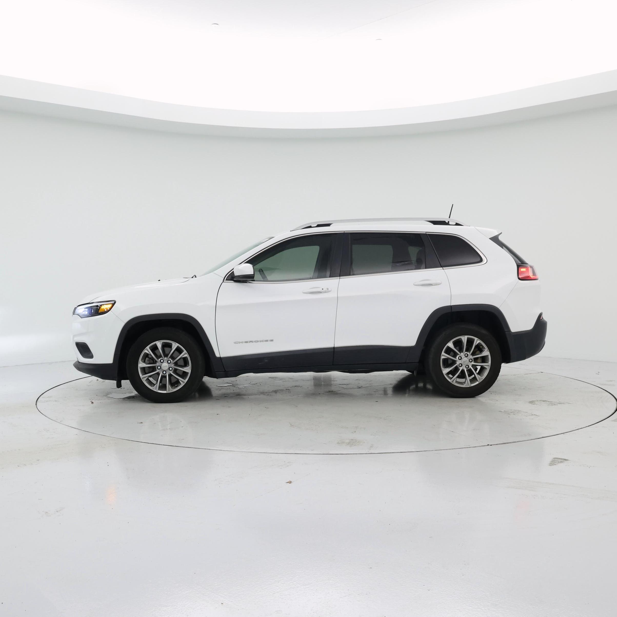 Thumbnail: 2019 Jeep Cherokee - 3