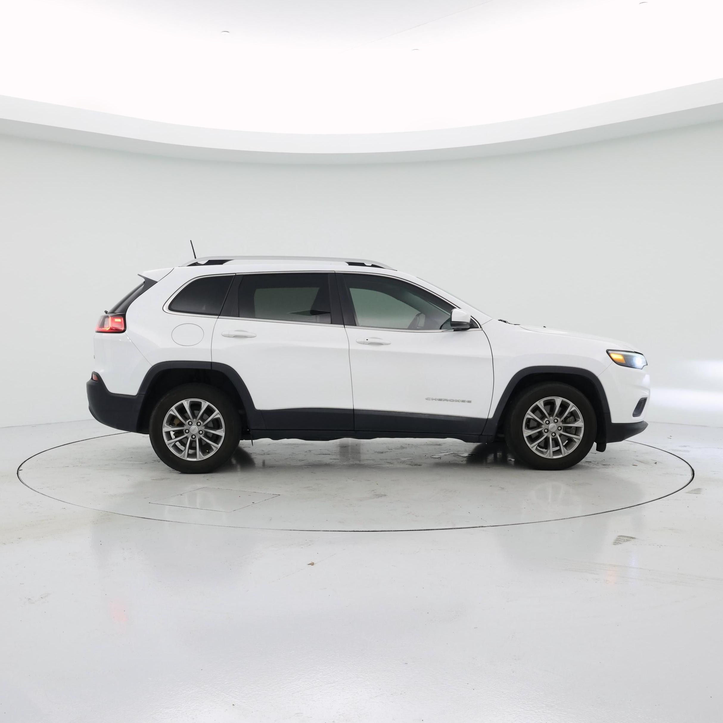 Thumbnail: 2019 Jeep Cherokee - 7