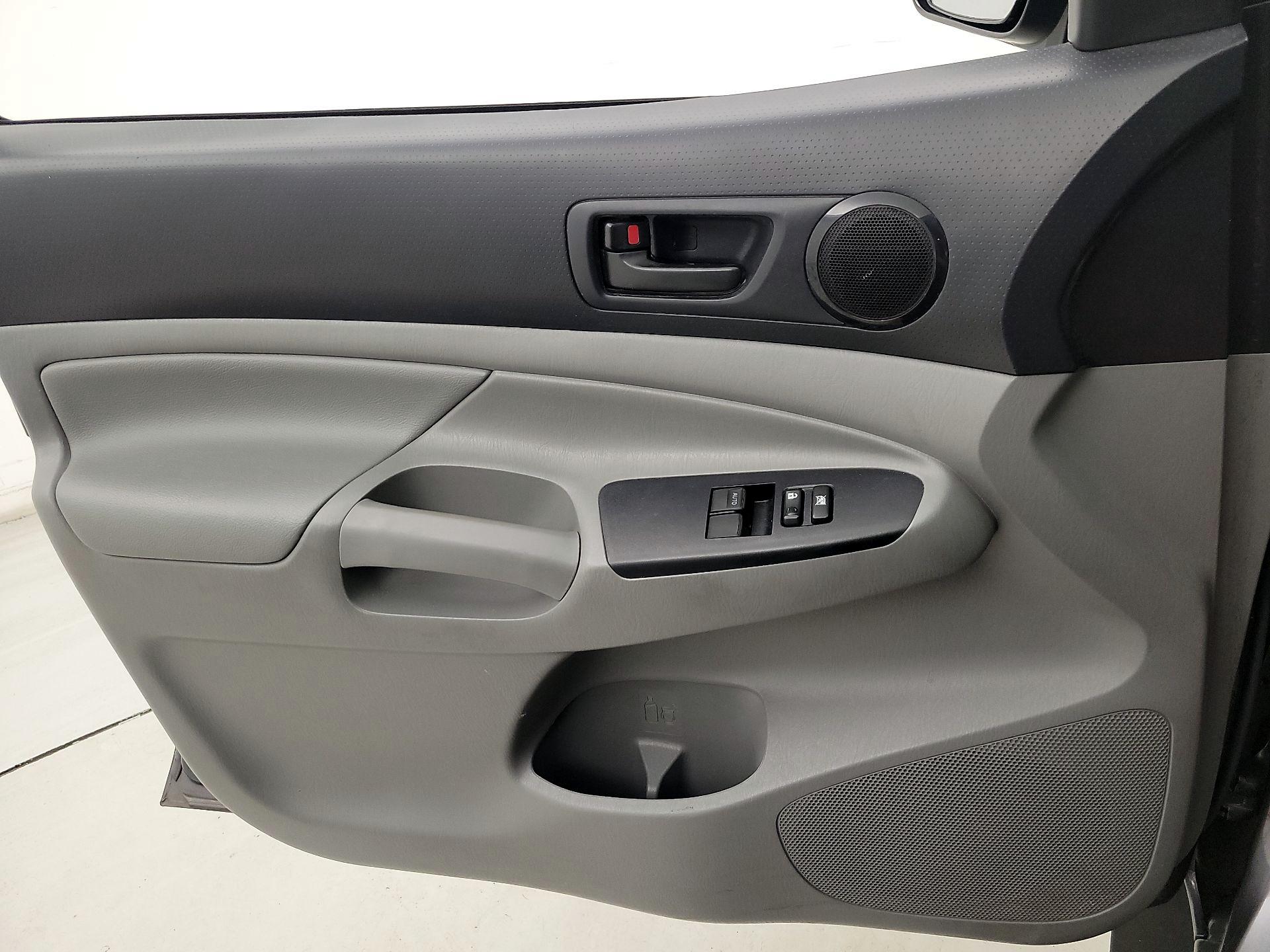 Thumbnail: 2014 Toyota Tacoma - 12