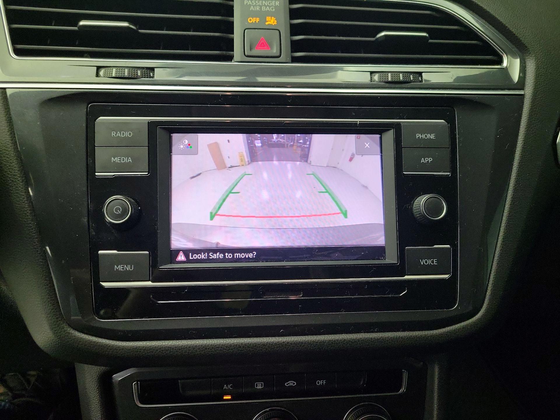 Thumbnail: 2021 Volkswagen Tiguan - 14