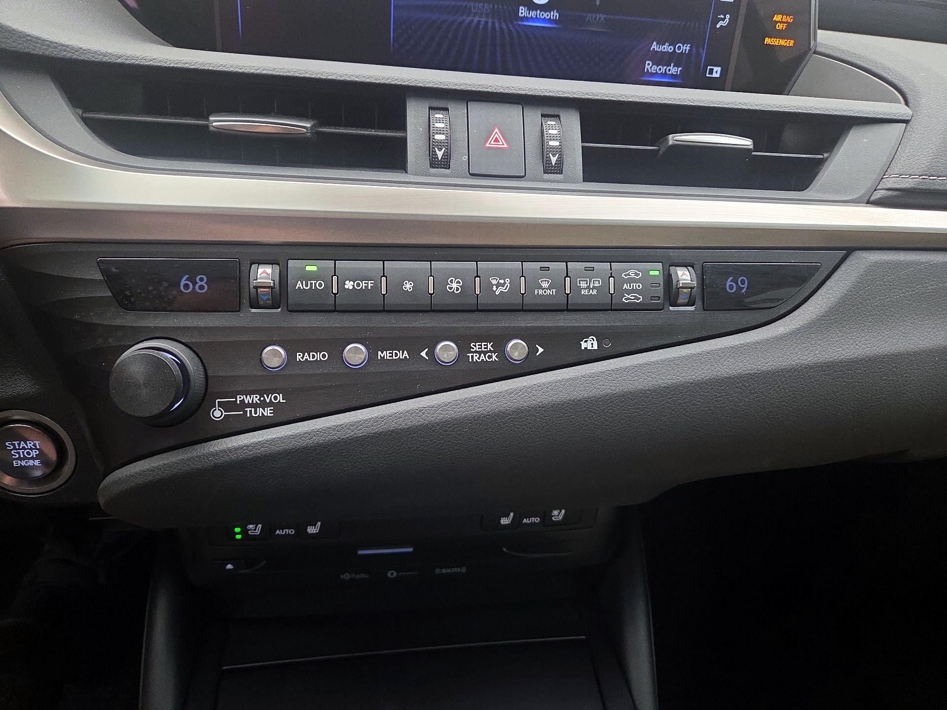 Thumbnail: 2020 Lexus ES - 17