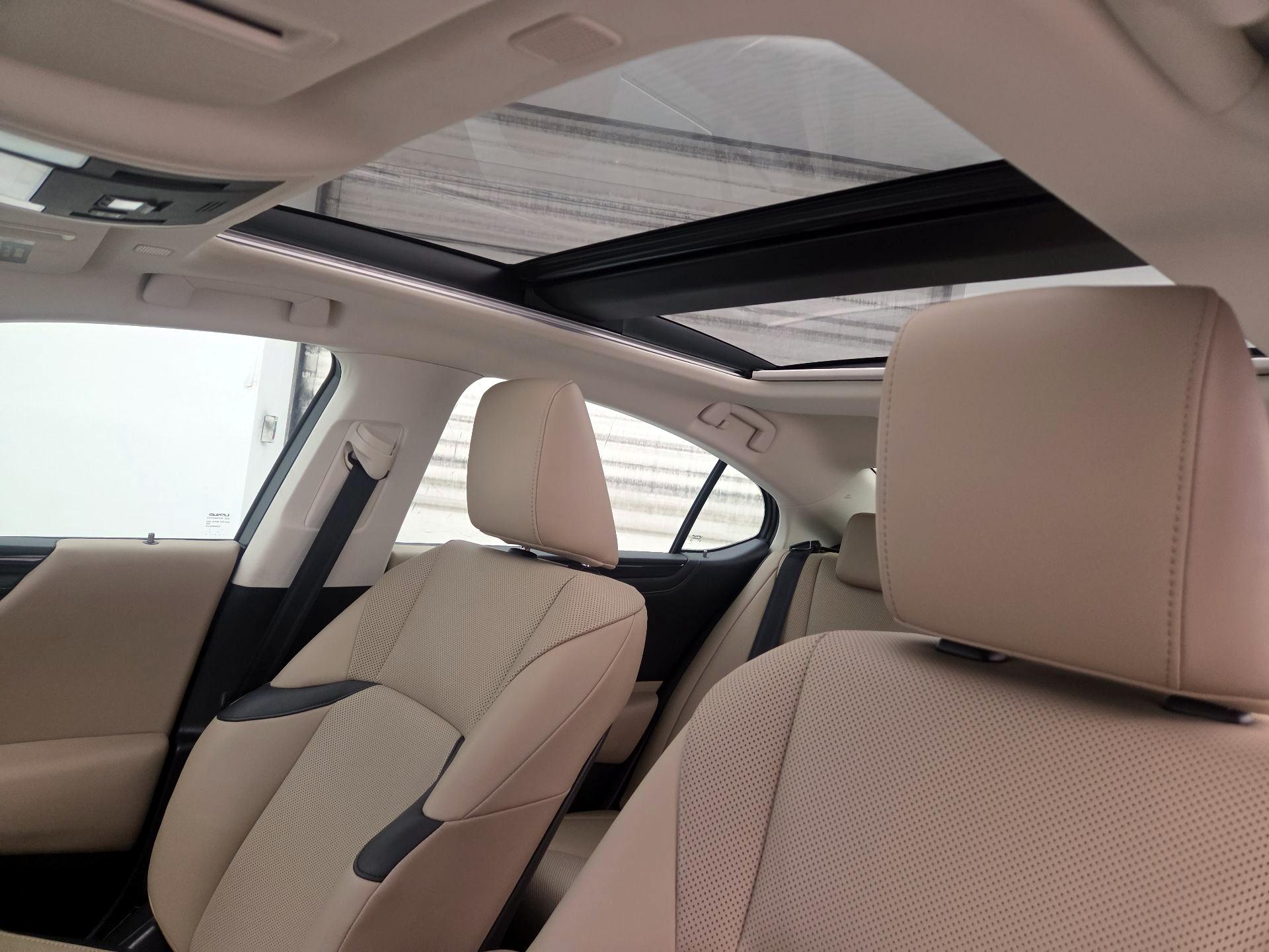 Thumbnail: 2020 Lexus ES - 20
