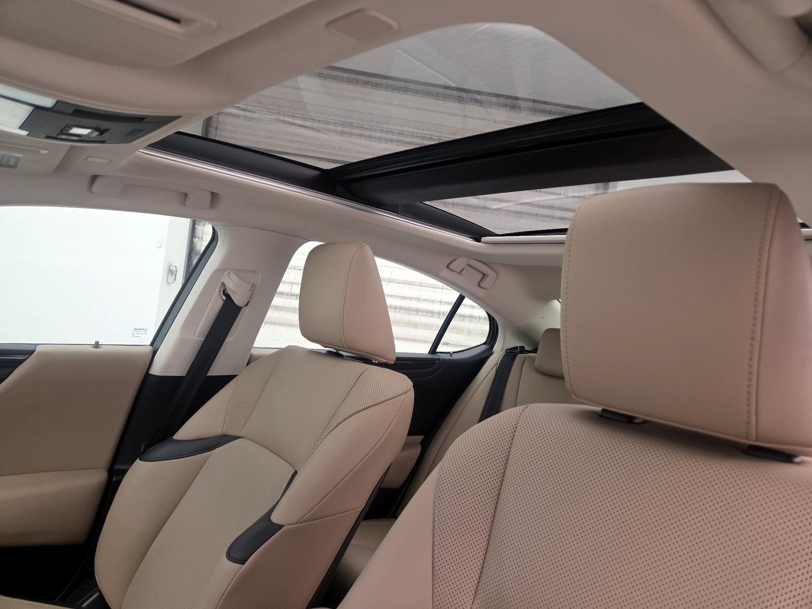 2020 Lexus ES 350 - Photo 21