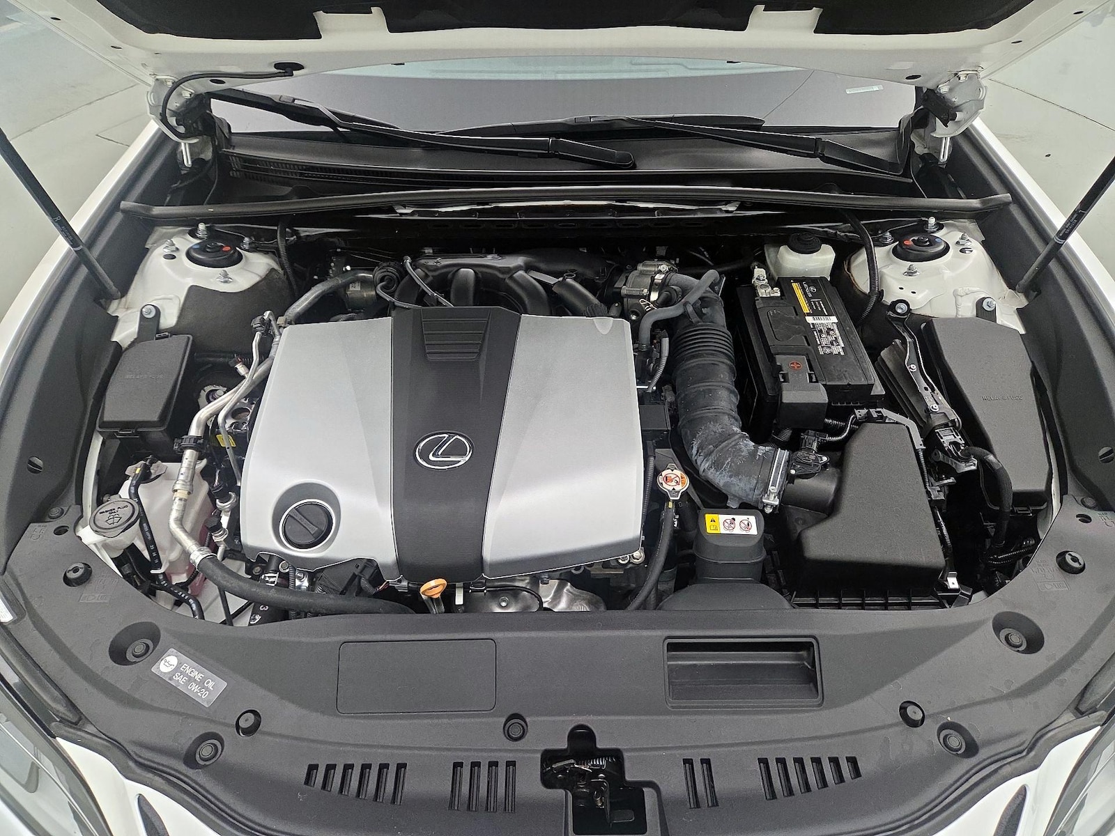 2020 Lexus ES 350 - Photo 24