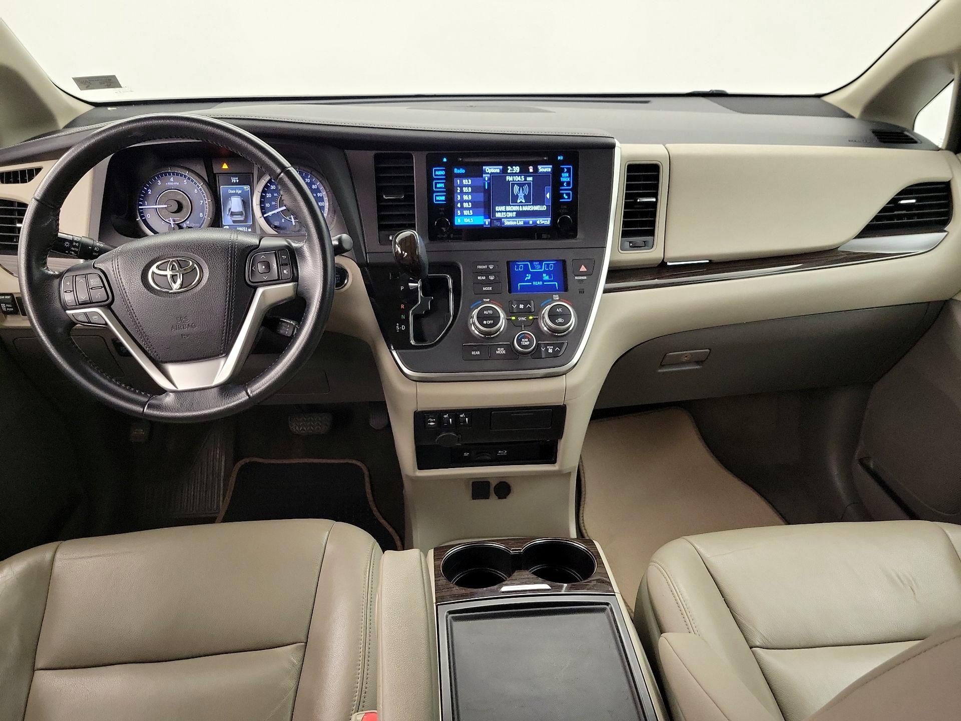 Thumbnail: 2015 Toyota Sienna - 9