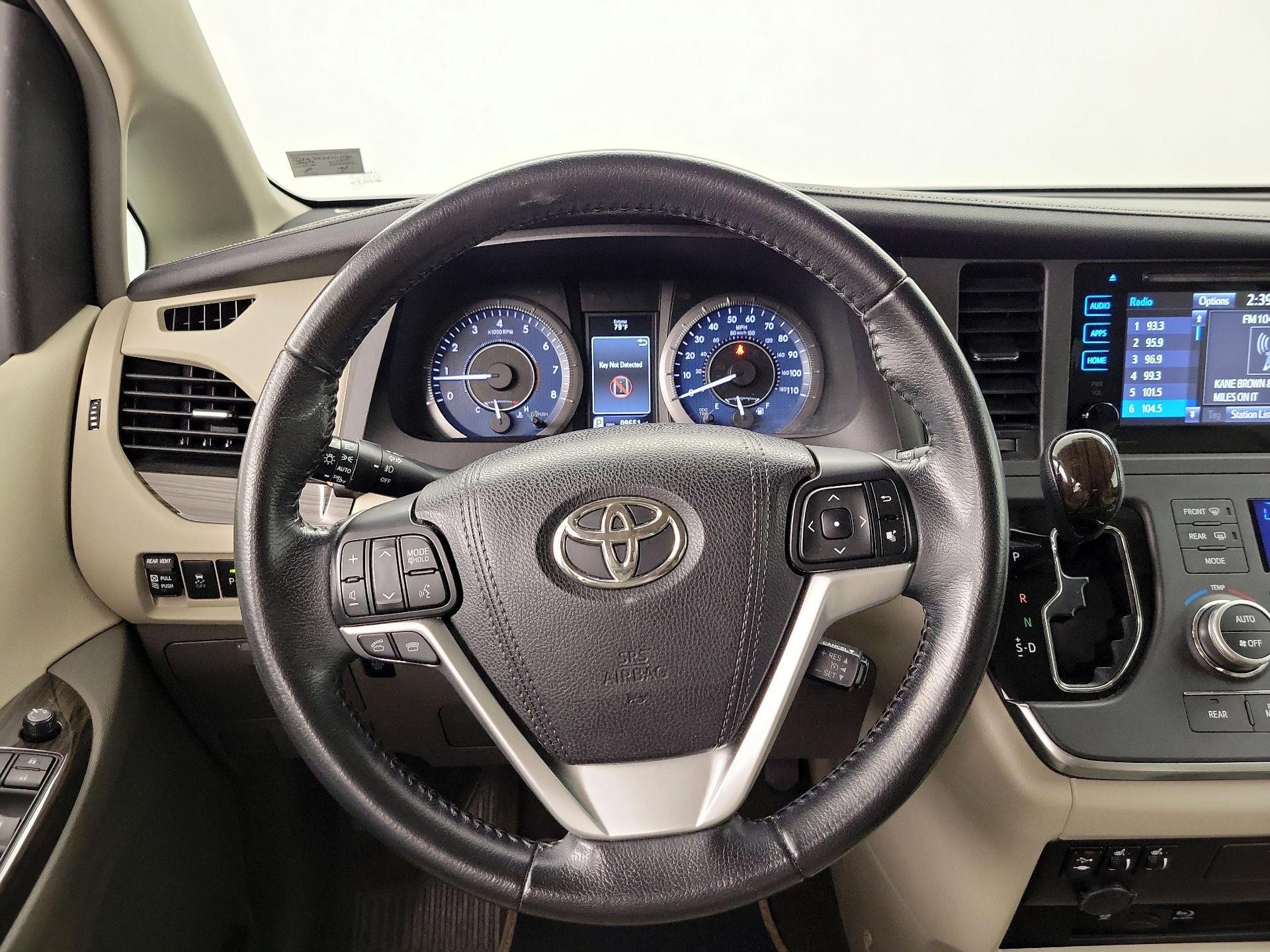 Thumbnail: 2015 Toyota Sienna - 10