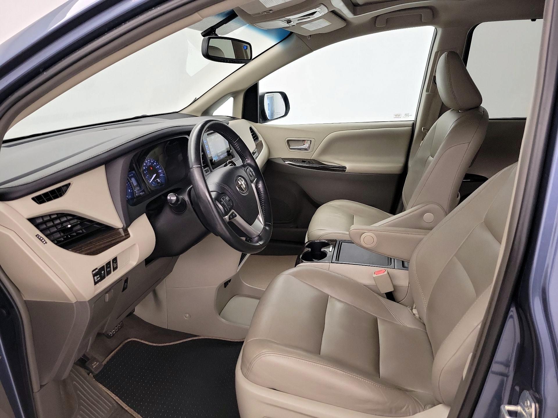 Thumbnail: 2015 Toyota Sienna - 11