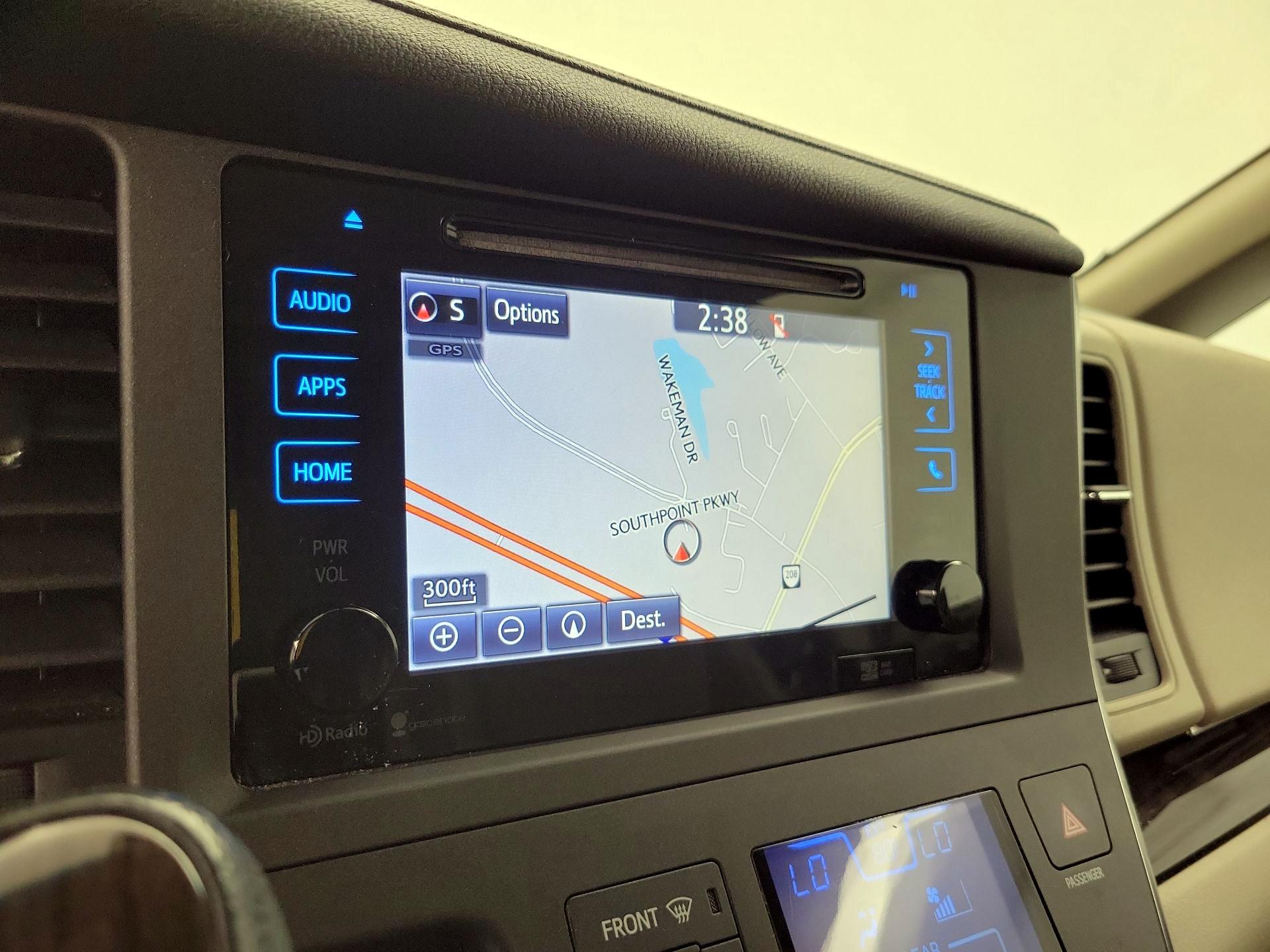 Thumbnail: 2015 Toyota Sienna - 14