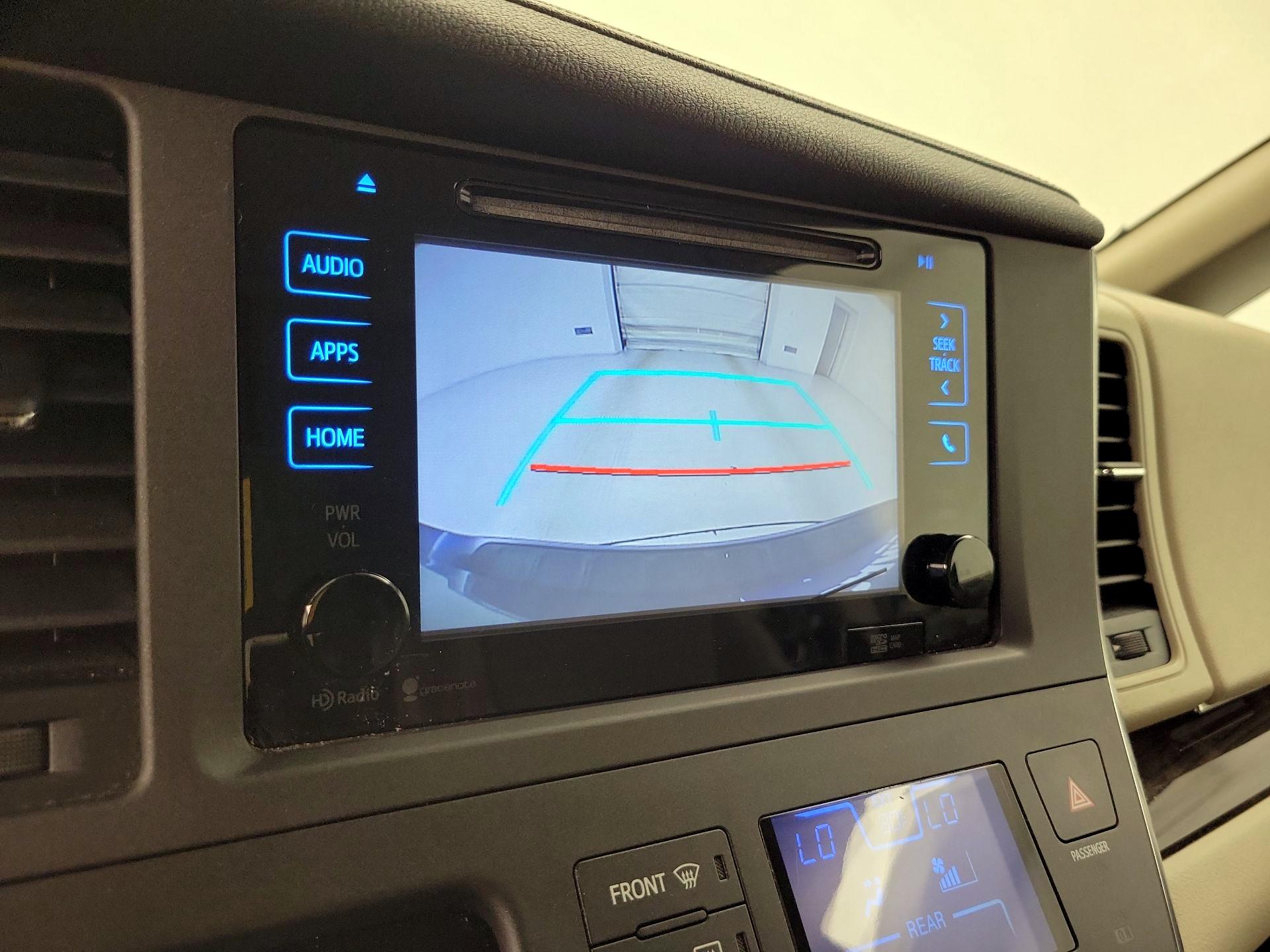 Thumbnail: 2015 Toyota Sienna - 15
