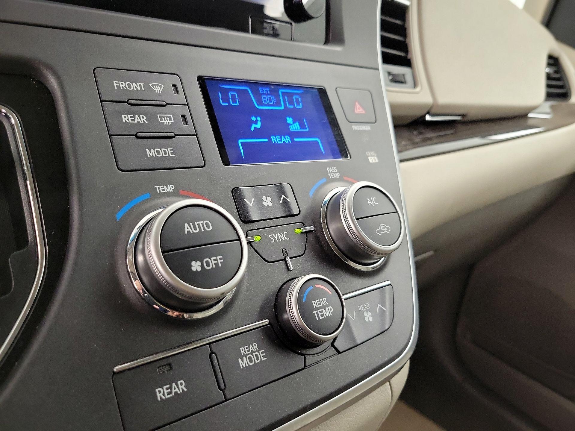 Thumbnail: 2015 Toyota Sienna - 17