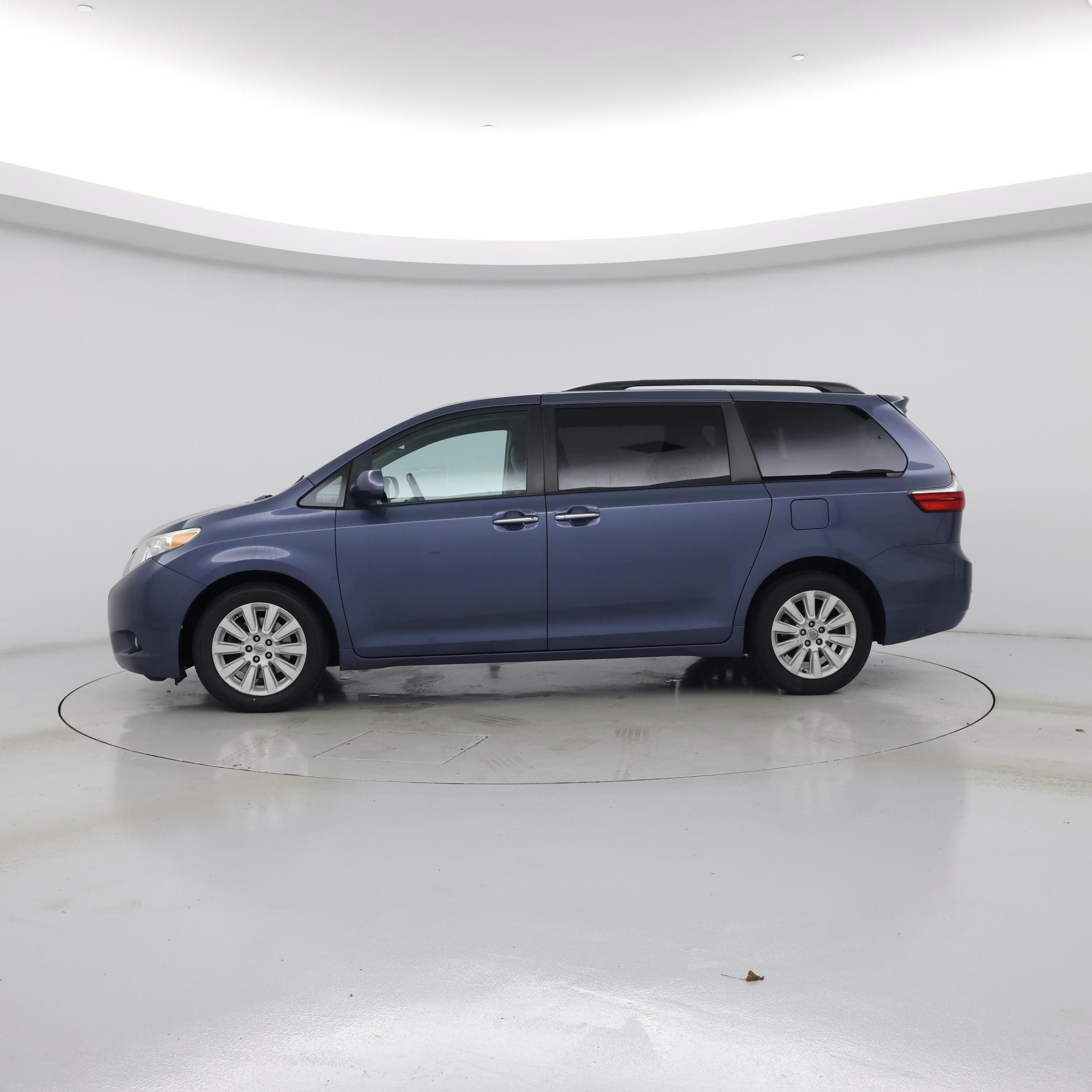 Thumbnail: 2015 Toyota Sienna - 3