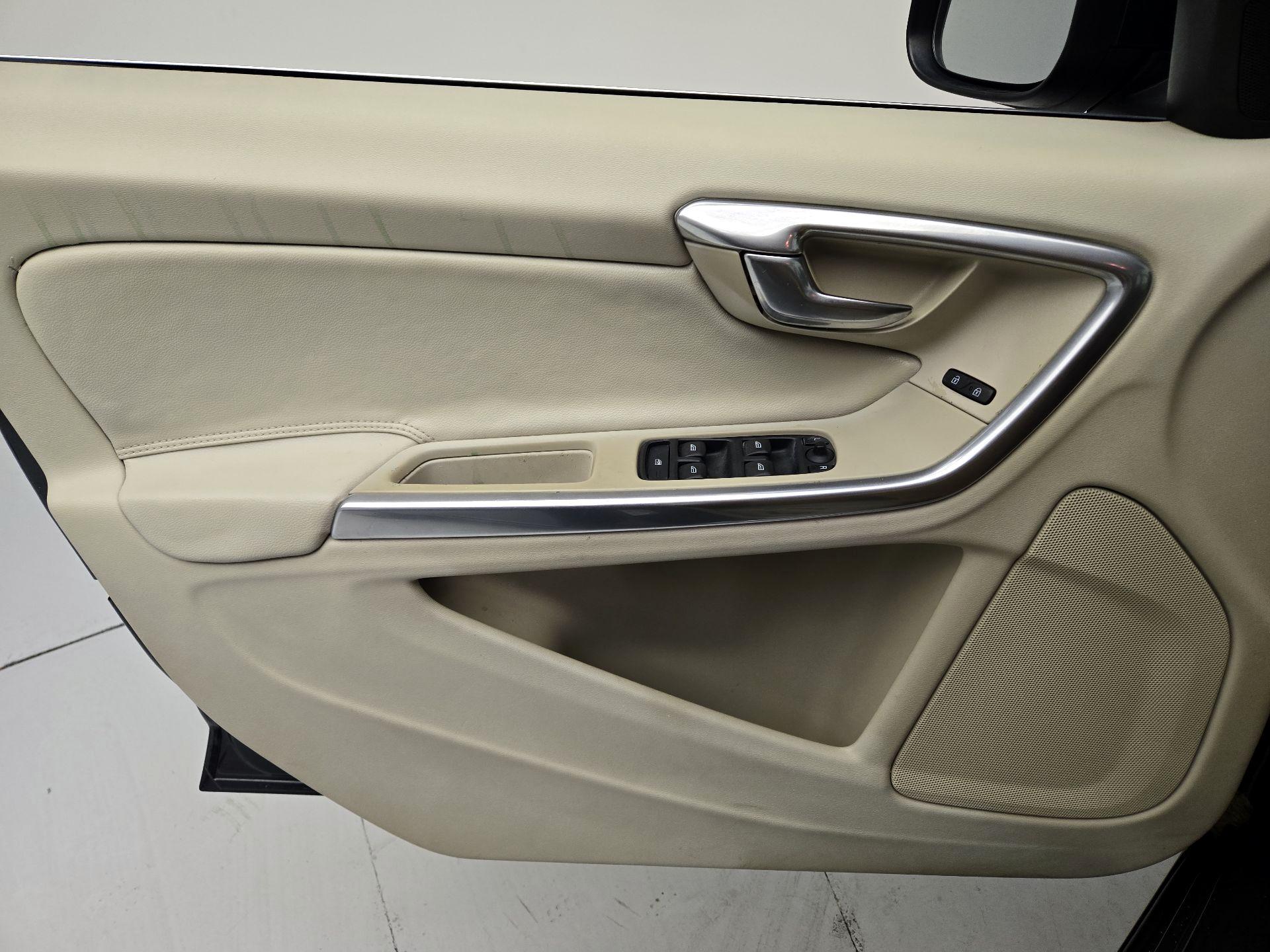 Thumbnail: 2015 Volvo S60 - 12