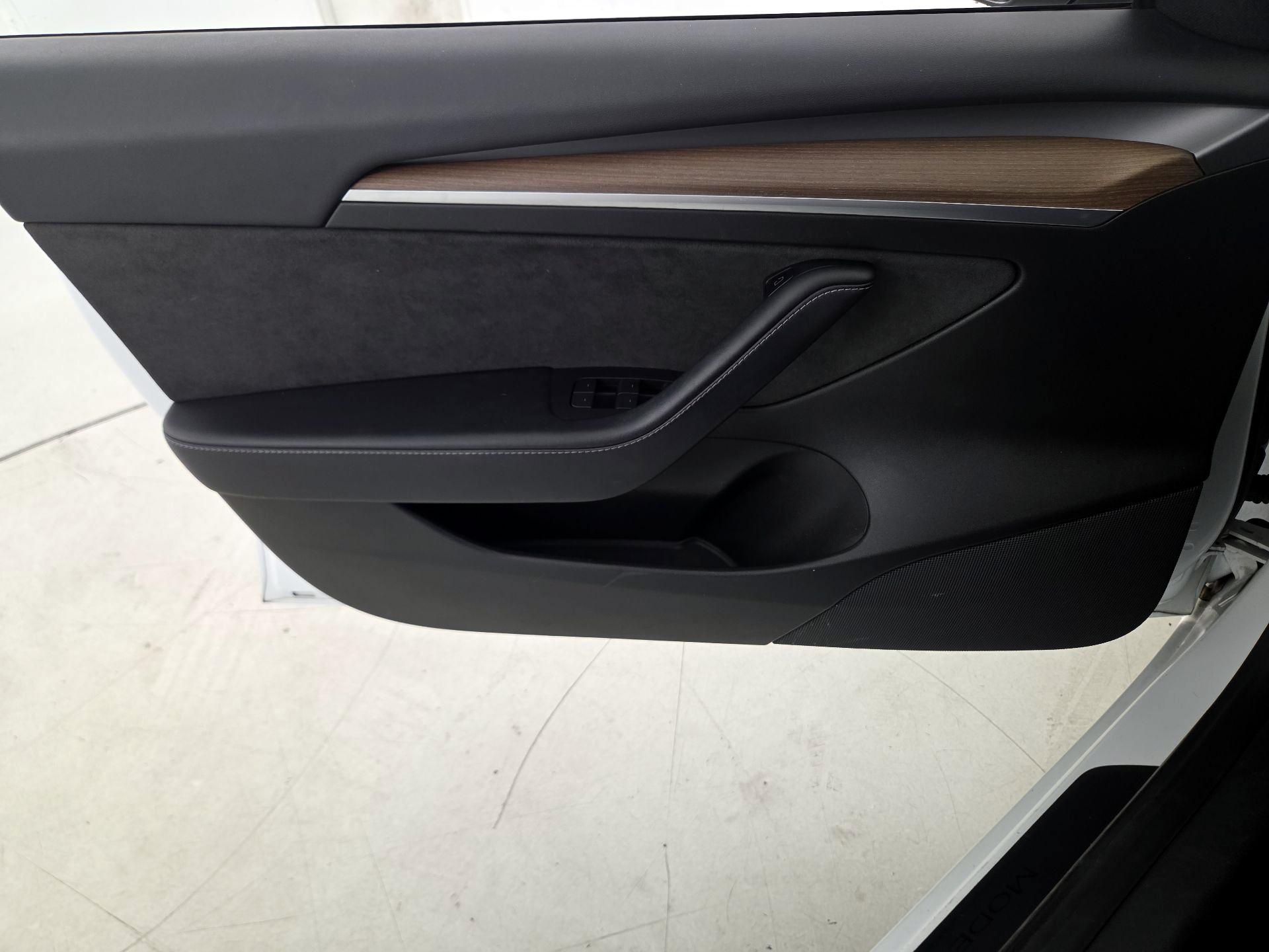 Thumbnail: 2021 Tesla Model 3 - 12
