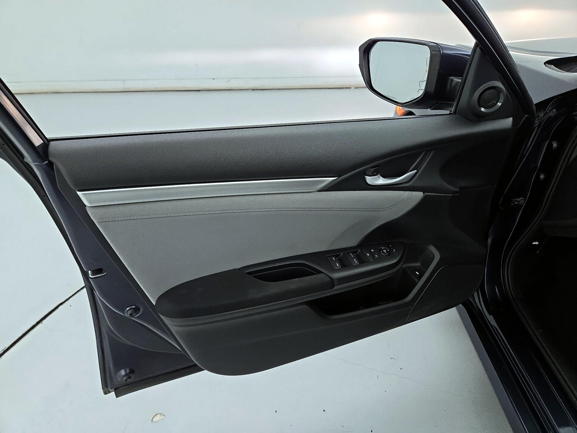 Thumbnail: 2016 Honda Civic - 12