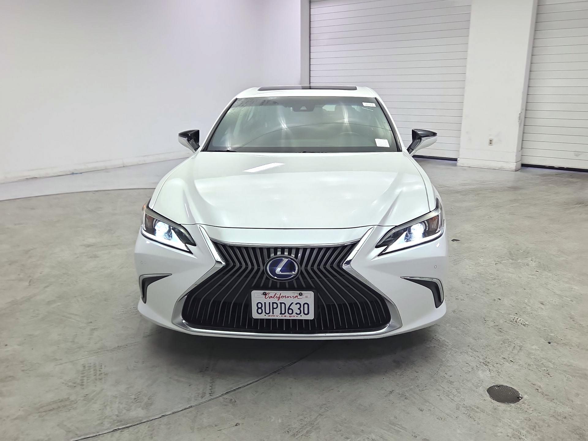 Thumbnail: 2021 Lexus ES - 2