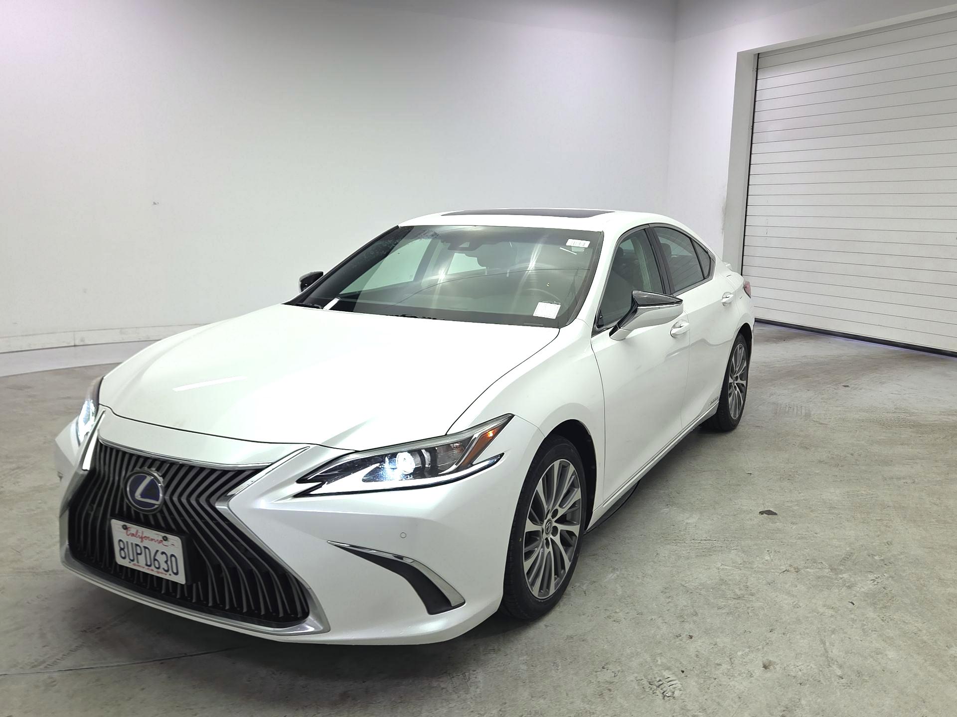 Thumbnail: 2021 Lexus ES - 3