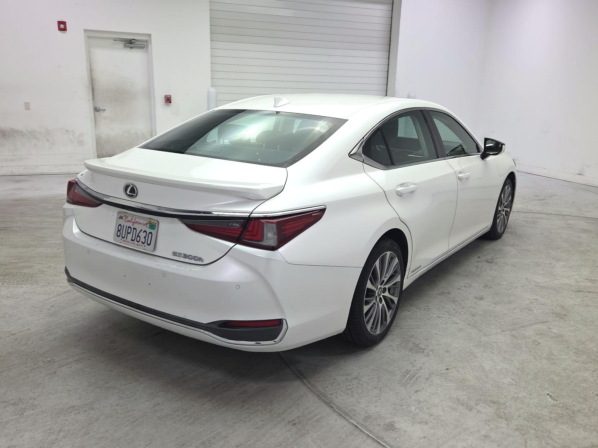 Thumbnail: 2021 Lexus ES - 5