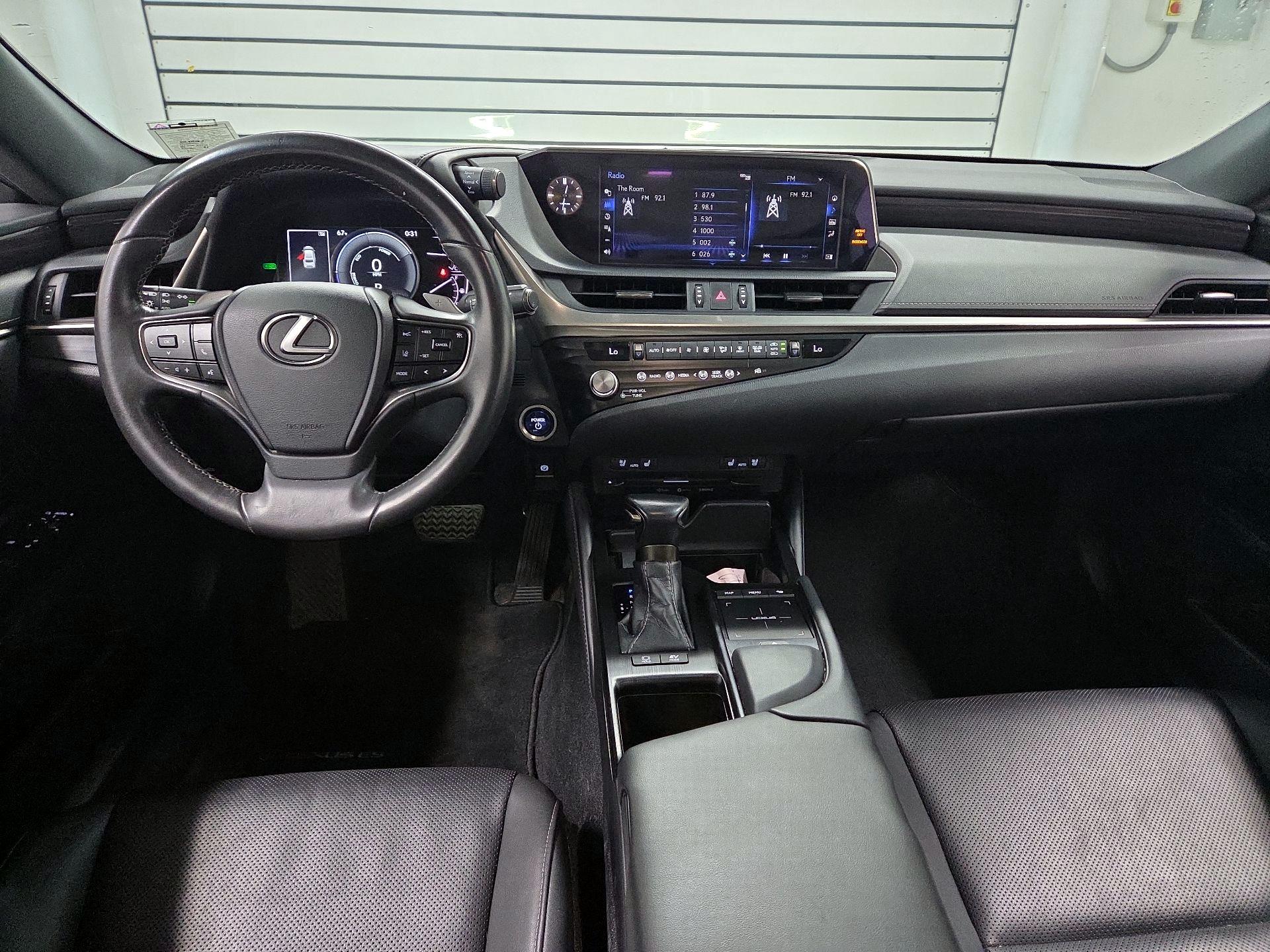 Thumbnail: 2021 Lexus ES - 8