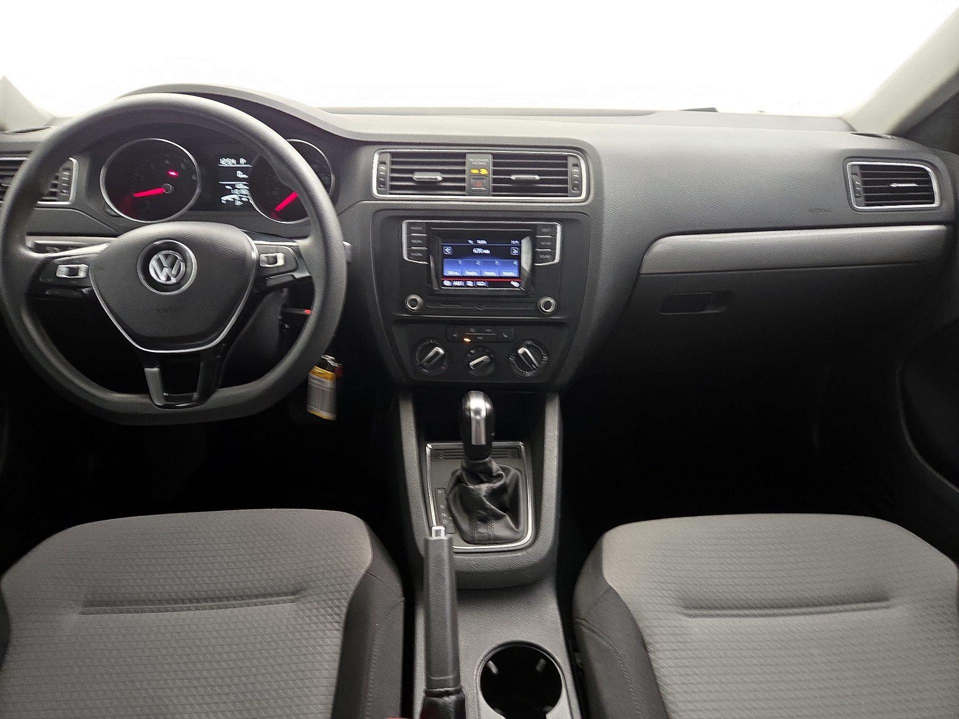 Thumbnail: 2017 Volkswagen Jetta - 9