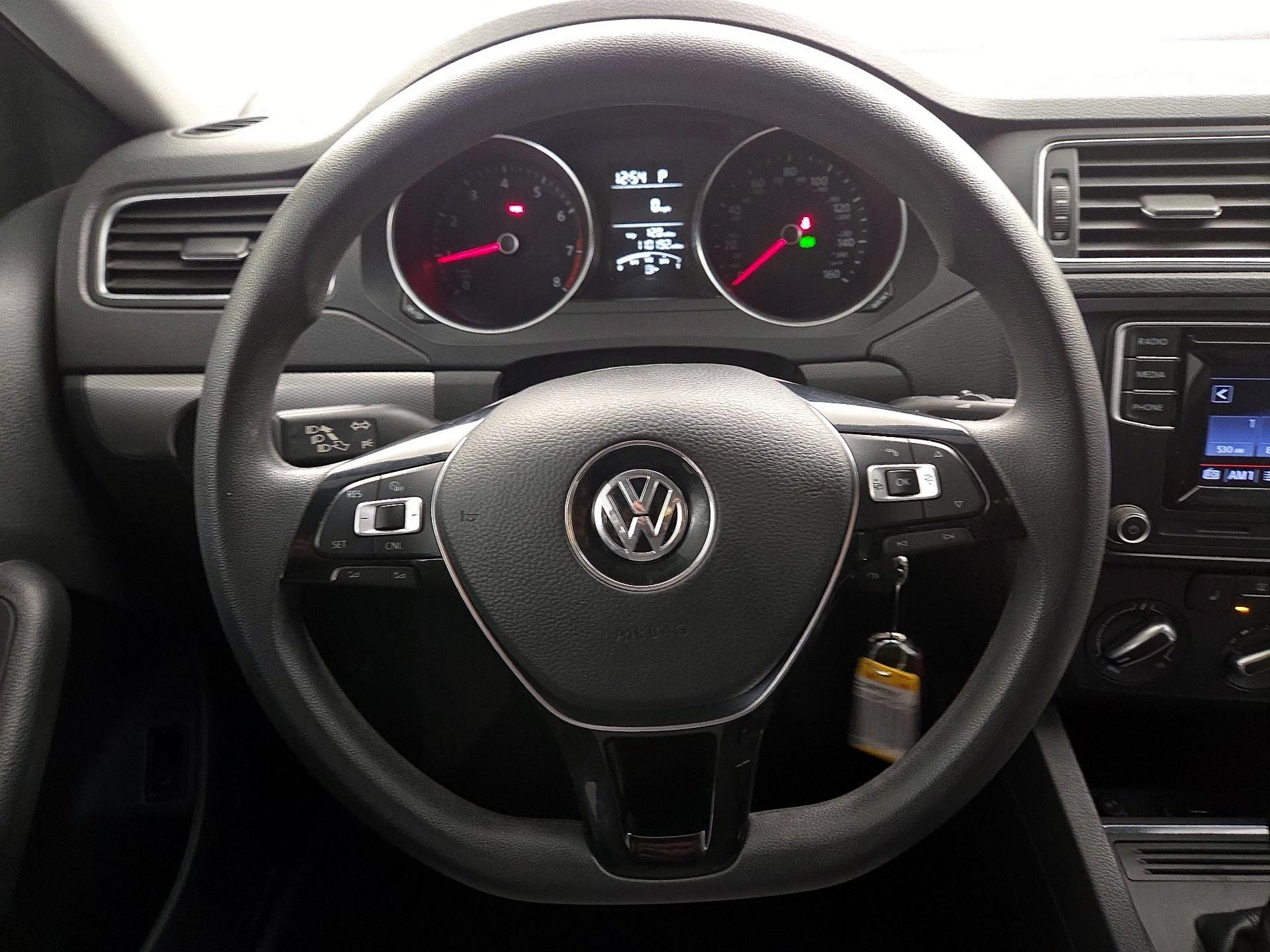 Thumbnail: 2017 Volkswagen Jetta - 10