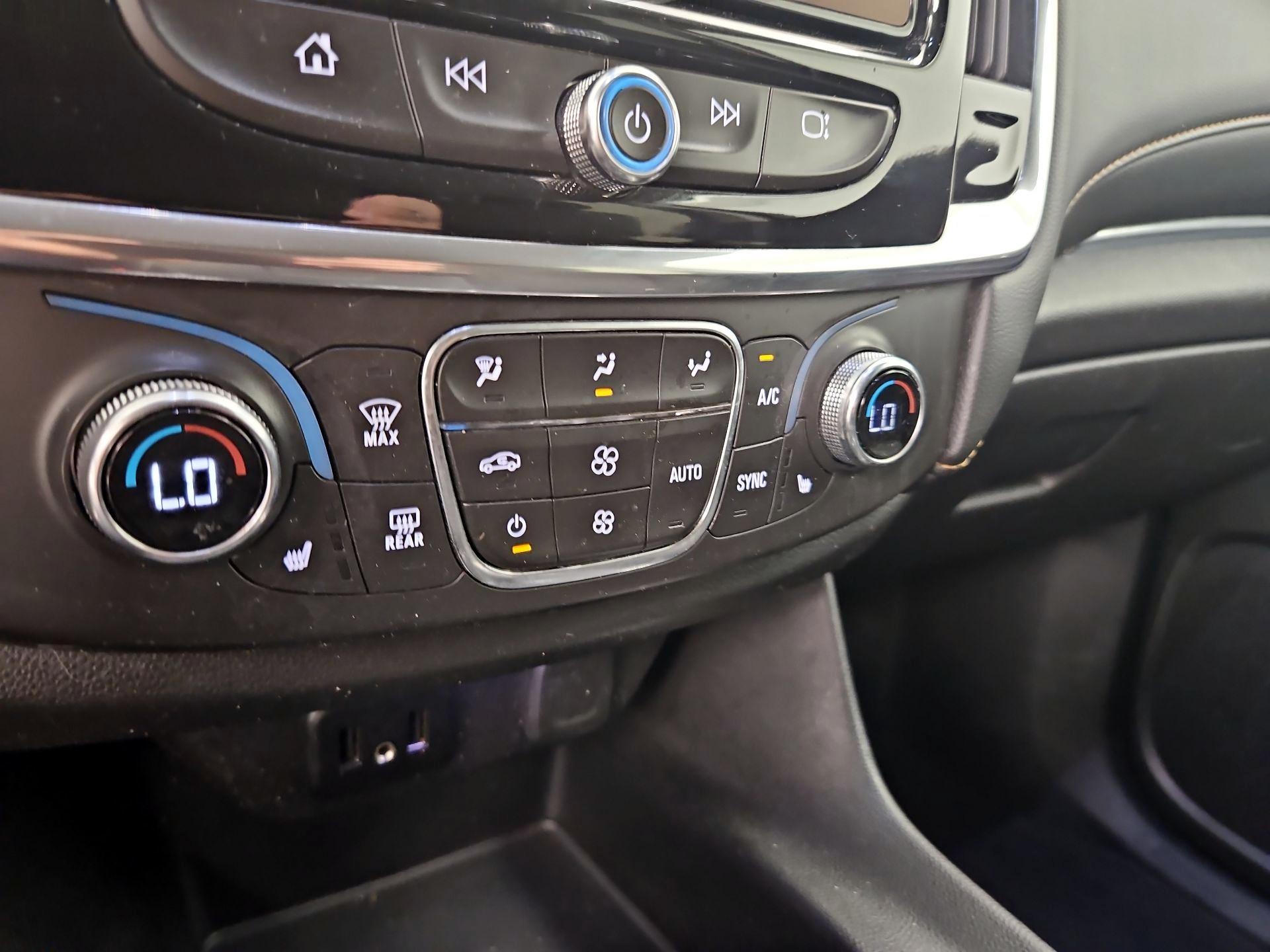 Thumbnail: 2021 Chevrolet Traverse - 16