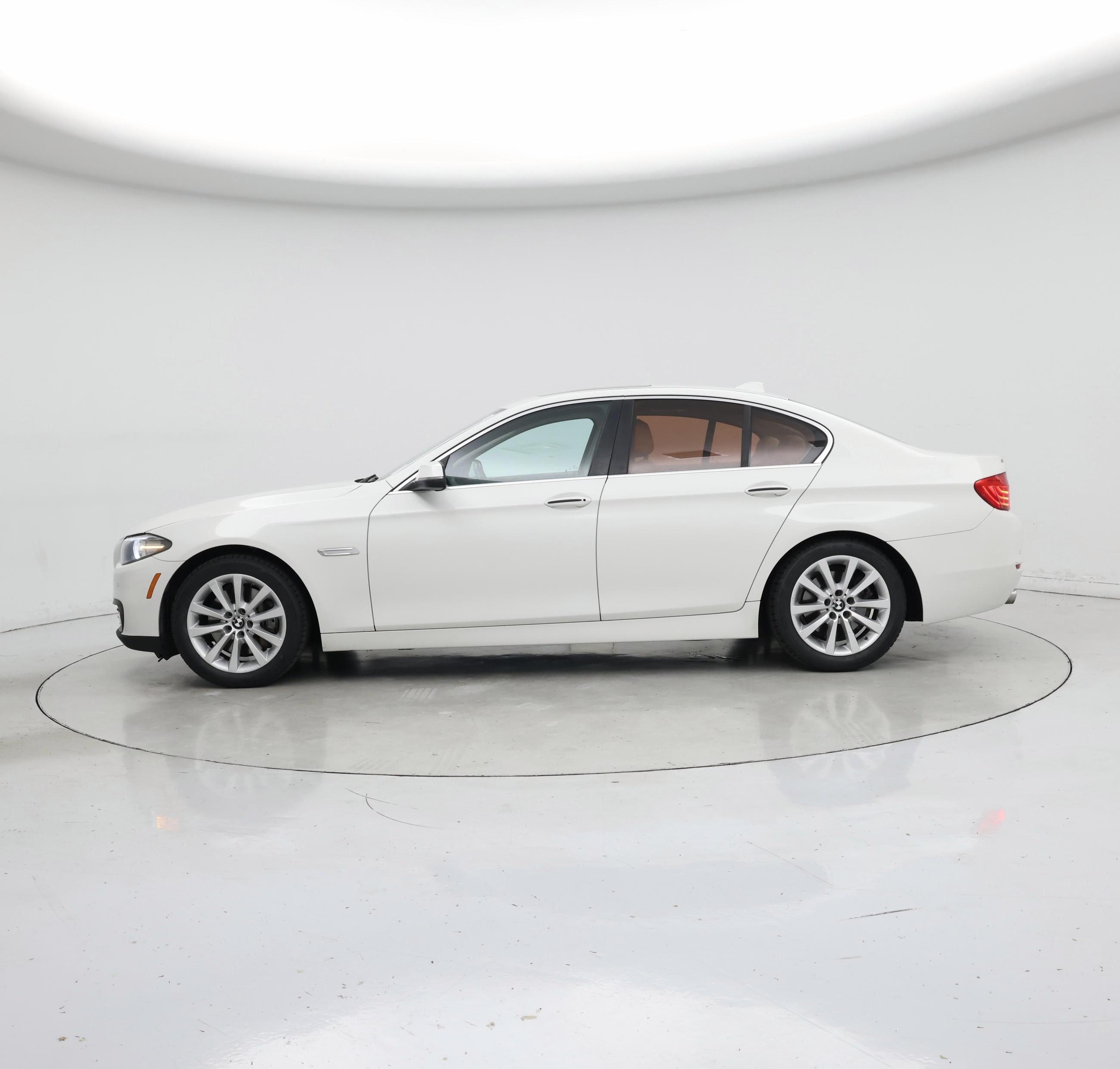 Thumbnail: 2016 BMW 5 Series - 3