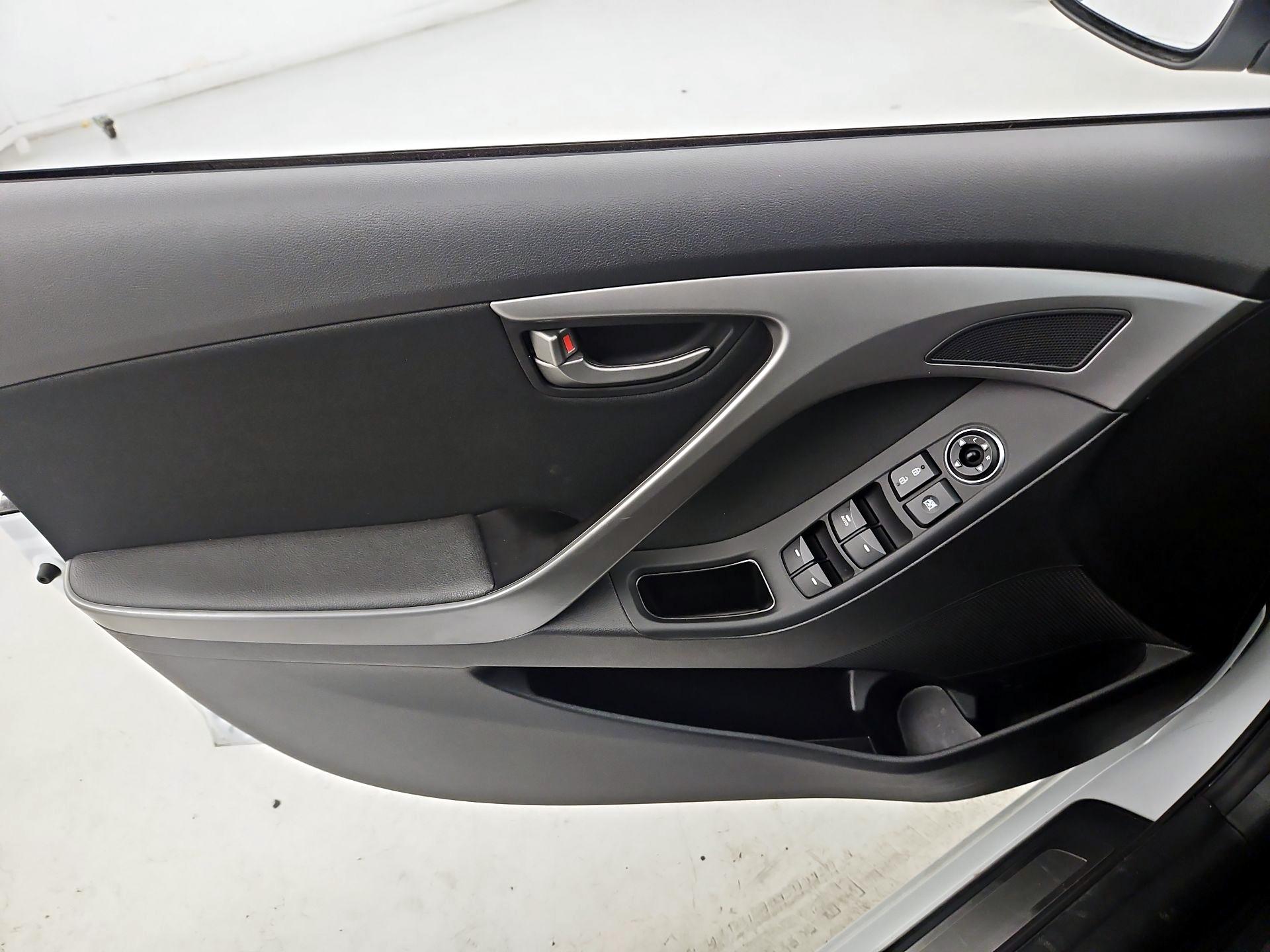 Thumbnail: 2016 Hyundai Elantra - 12