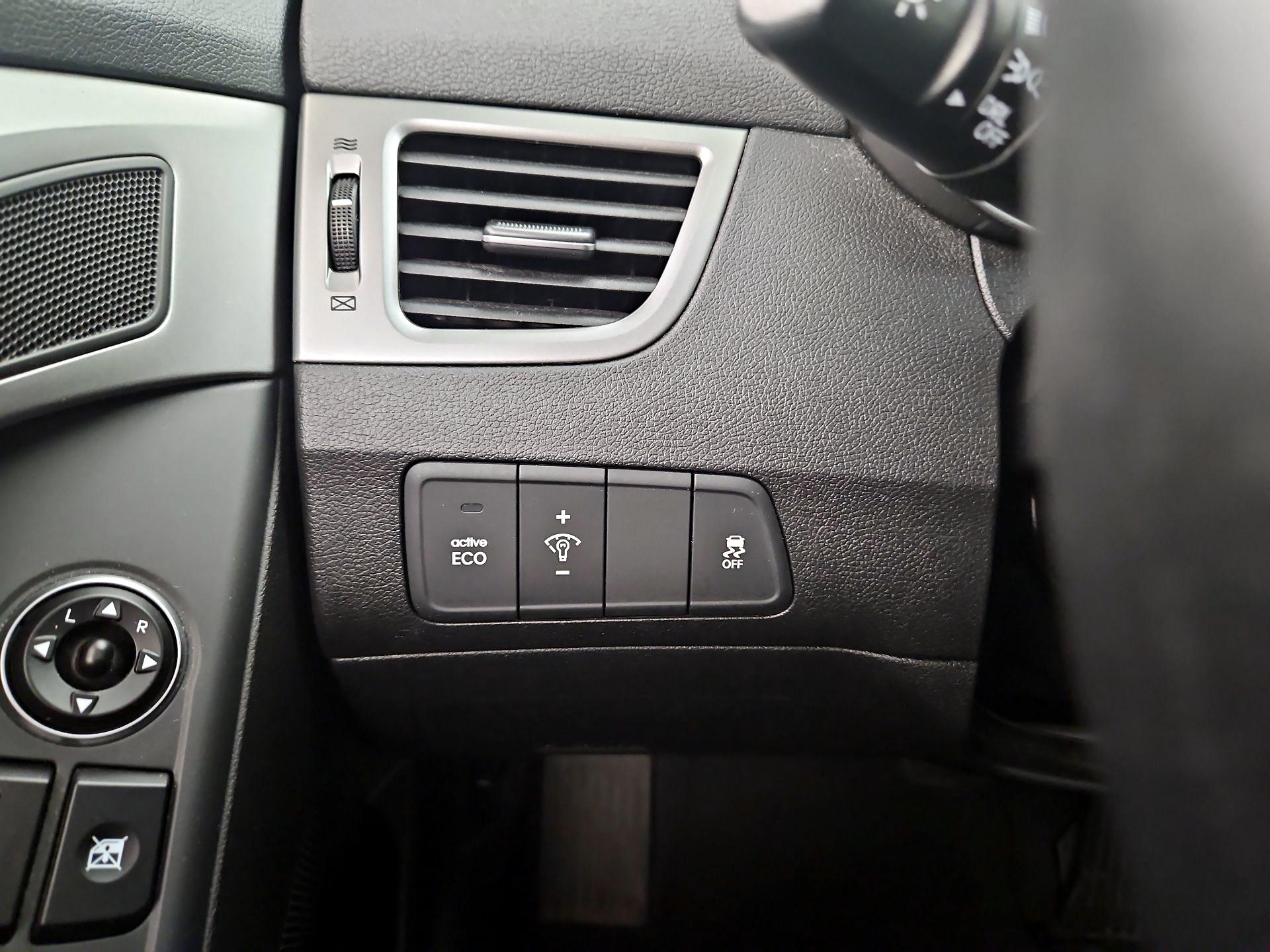 Thumbnail: 2016 Hyundai Elantra - 13