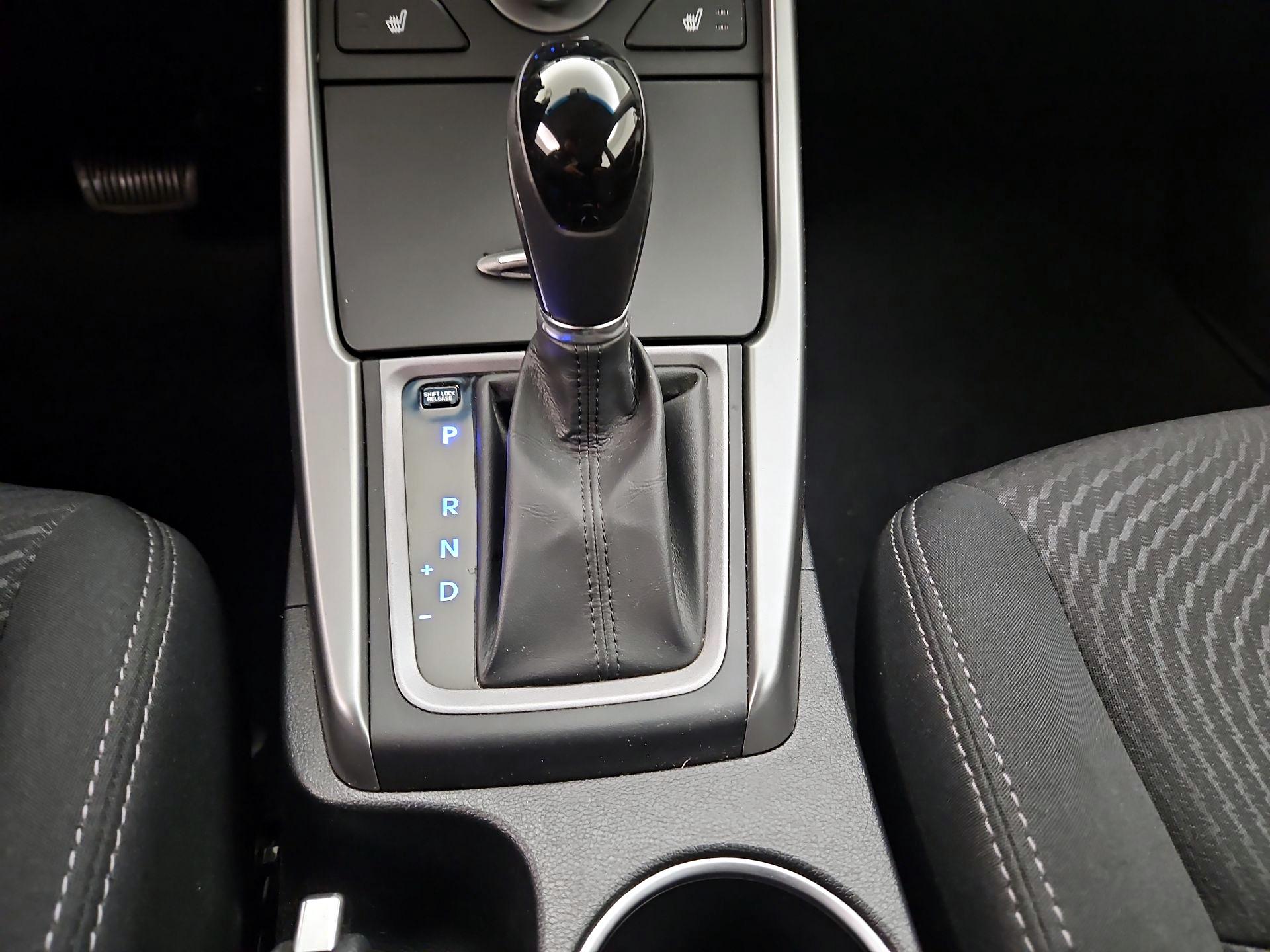 Thumbnail: 2016 Hyundai Elantra - 17
