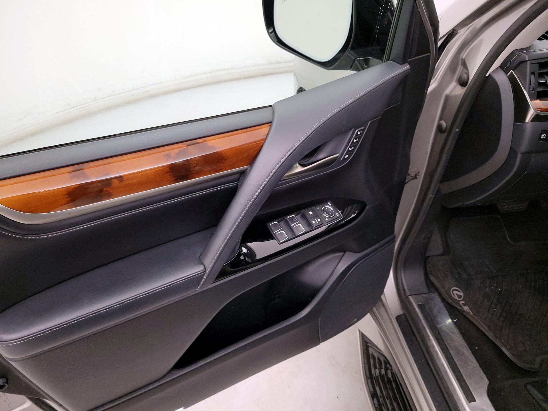 Thumbnail: 2019 Lexus LX - 12