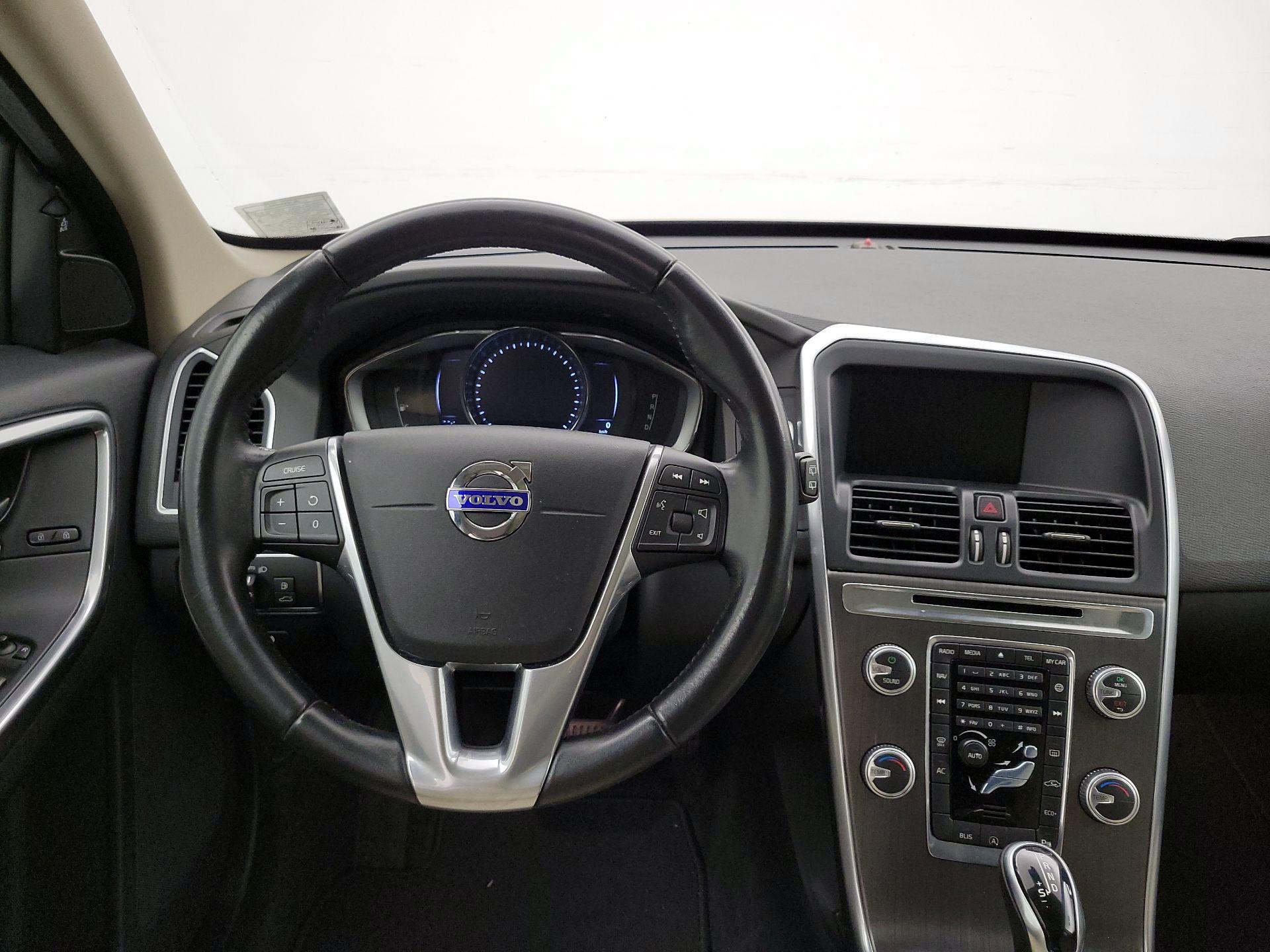Thumbnail: 2016 Volvo XC60 - 10
