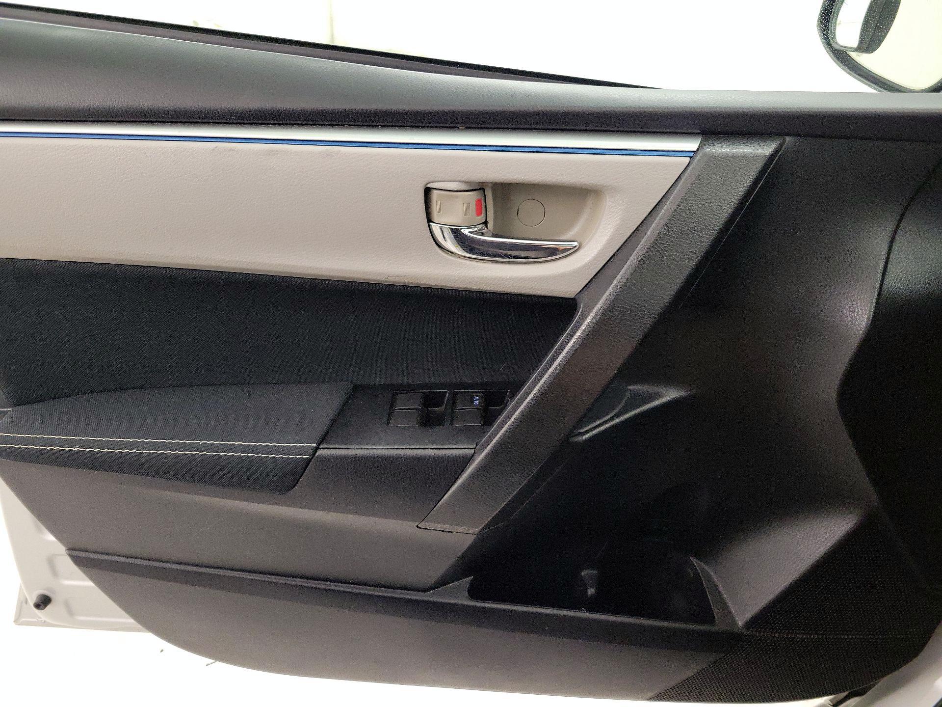 Thumbnail: 2014 Toyota Corolla - 12