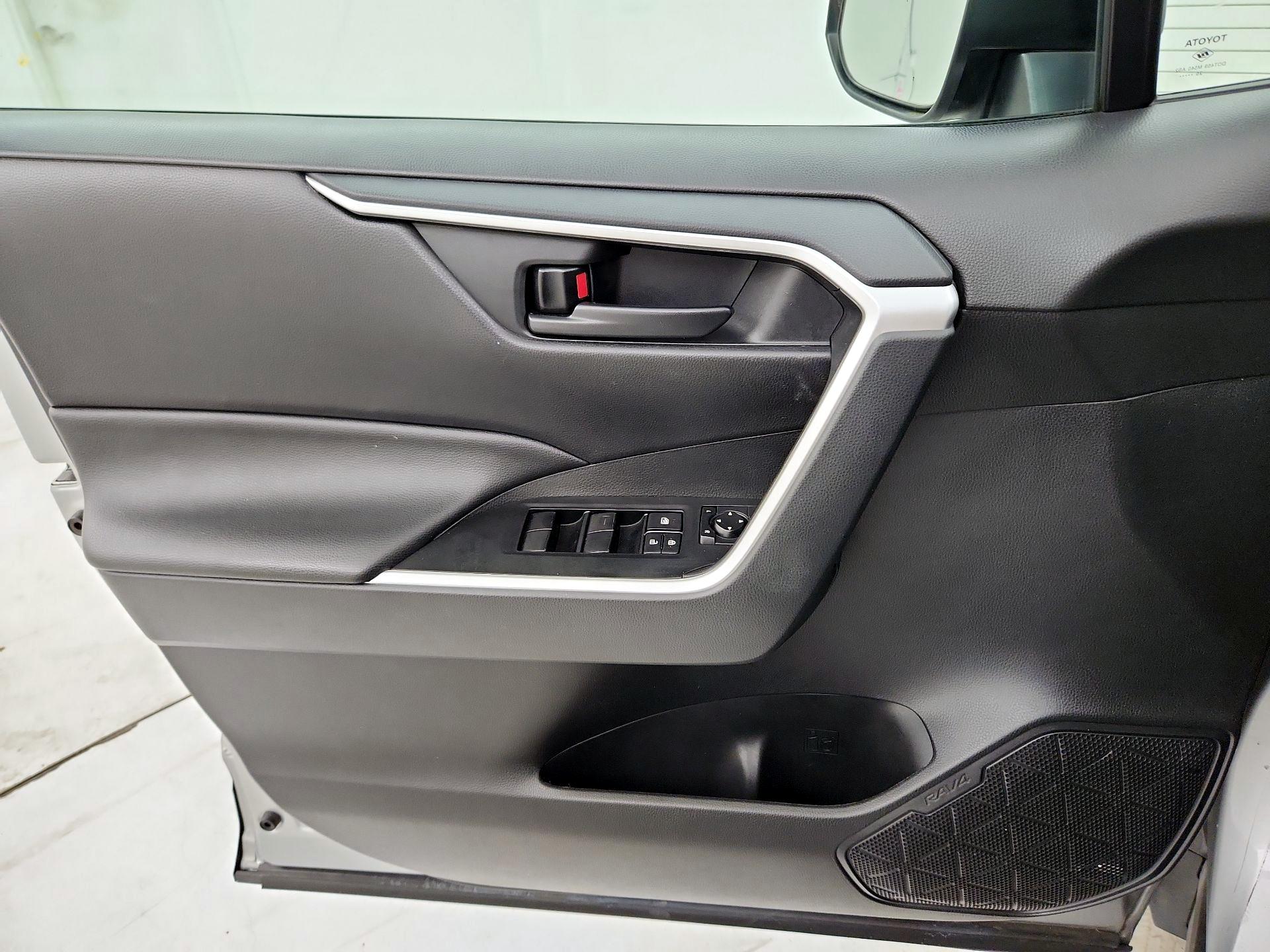 Thumbnail: 2021 Toyota RAV4 - 12