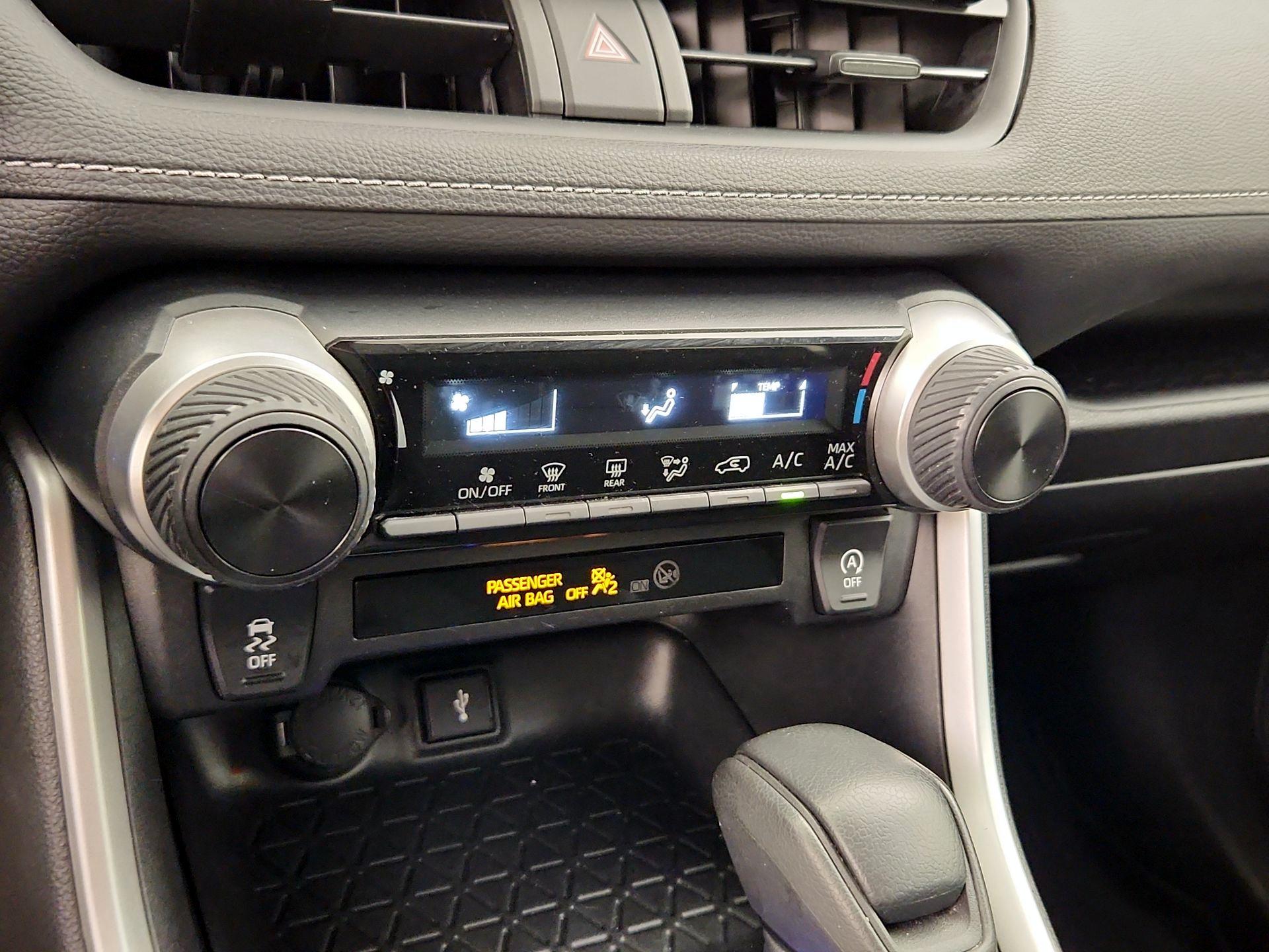Thumbnail: 2021 Toyota RAV4 - 16