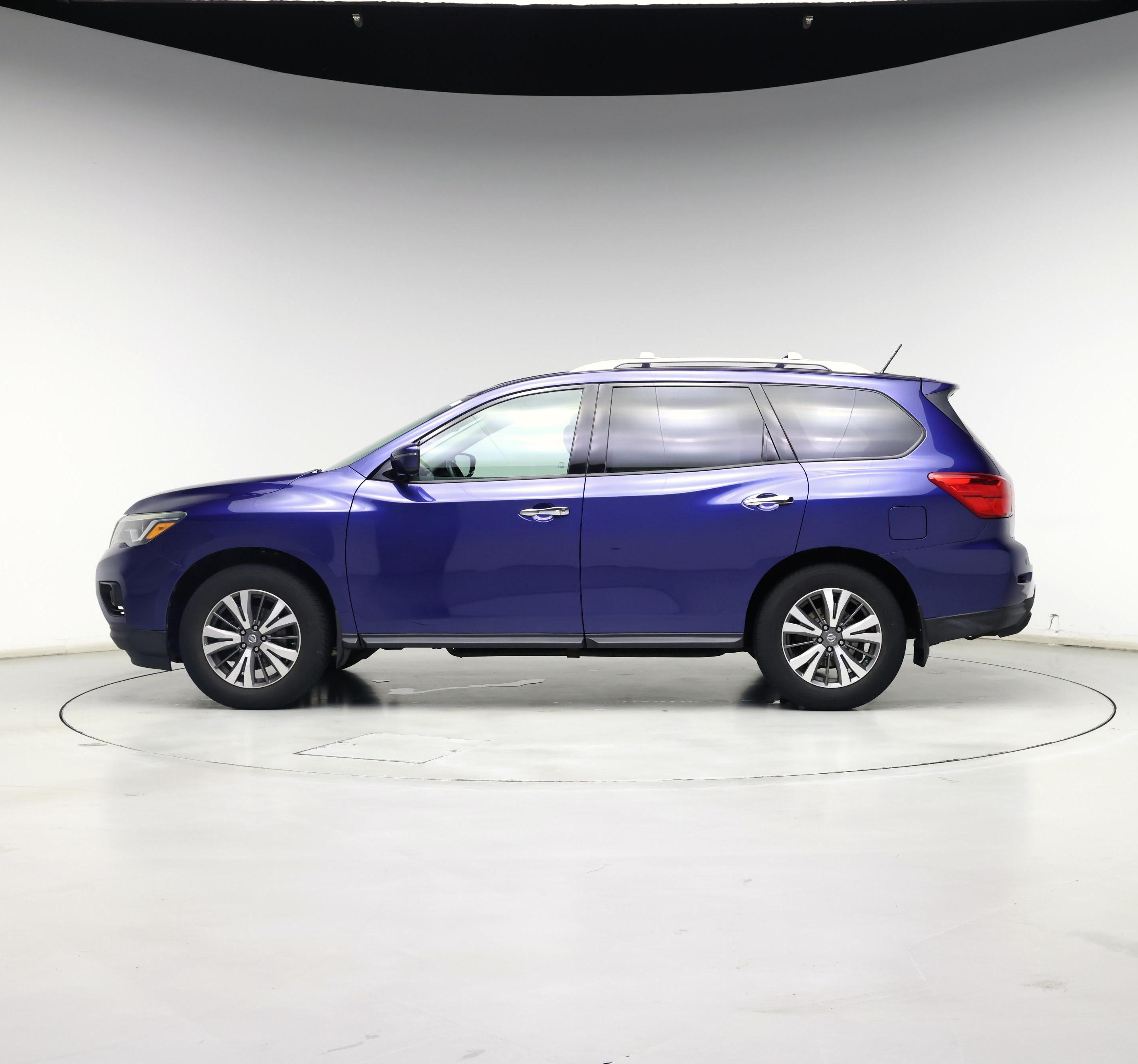 Thumbnail: 2017 Nissan Pathfinder - 3