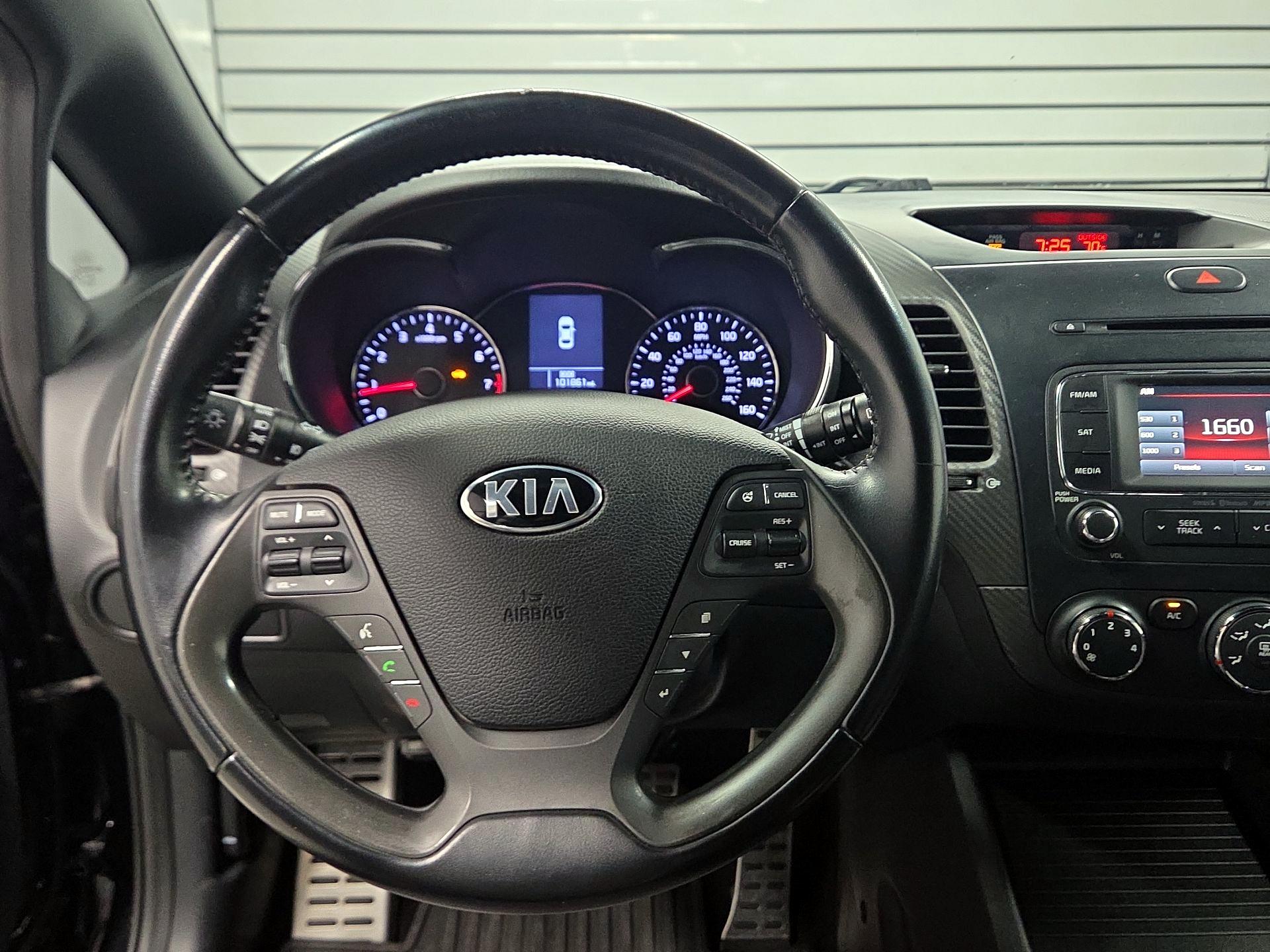 Thumbnail: 2015 Kia Forte - 10